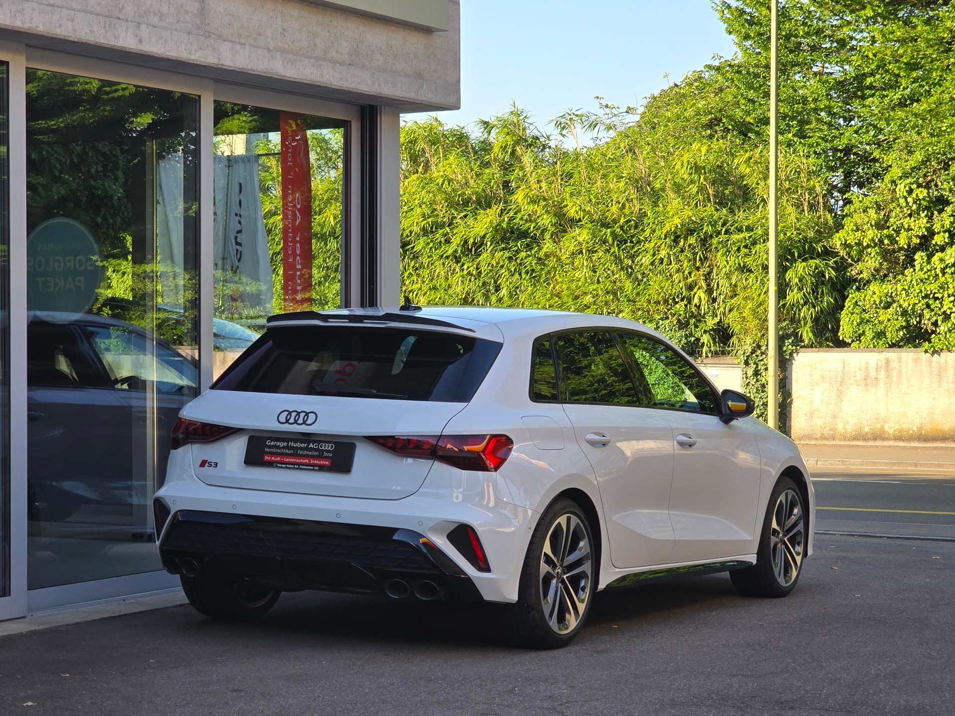 AUDI S3 Sportback TFSI quattro S-tronic-image-2