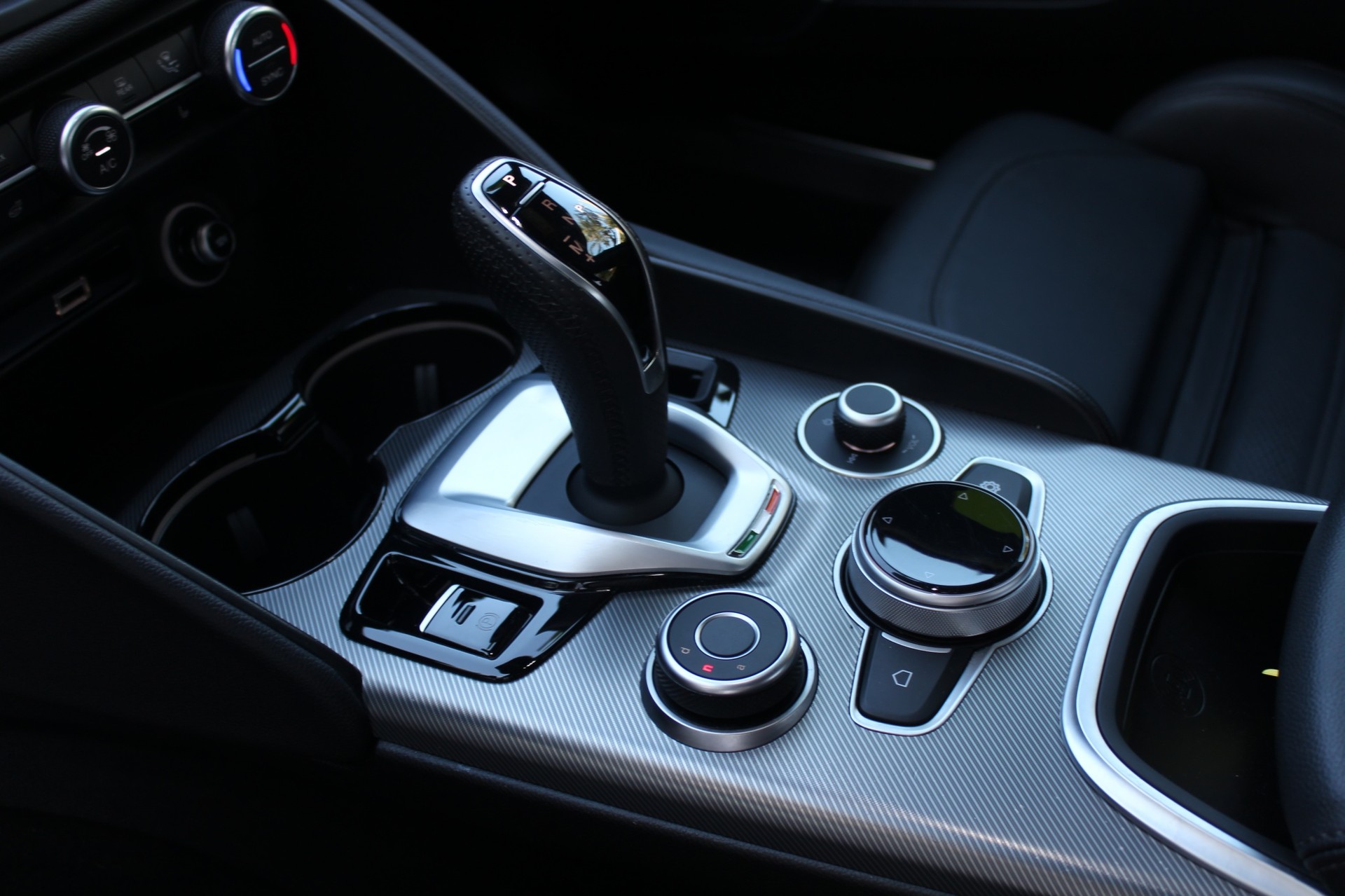 ALFA ROMEO Giulia 2.2 D Q4 210 Veloce-image-8