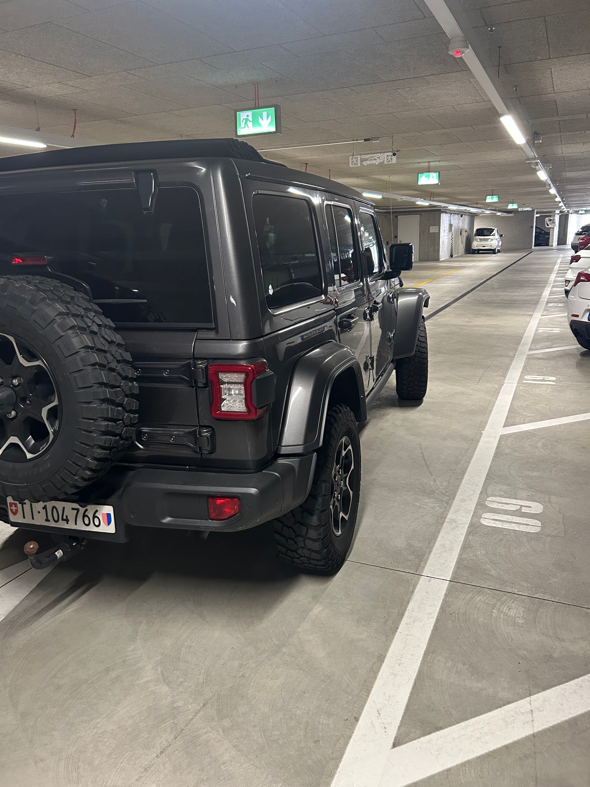 JEEP Wrangler 2.0 PHEV Unlimited Rubicon DT Automatic-image-4