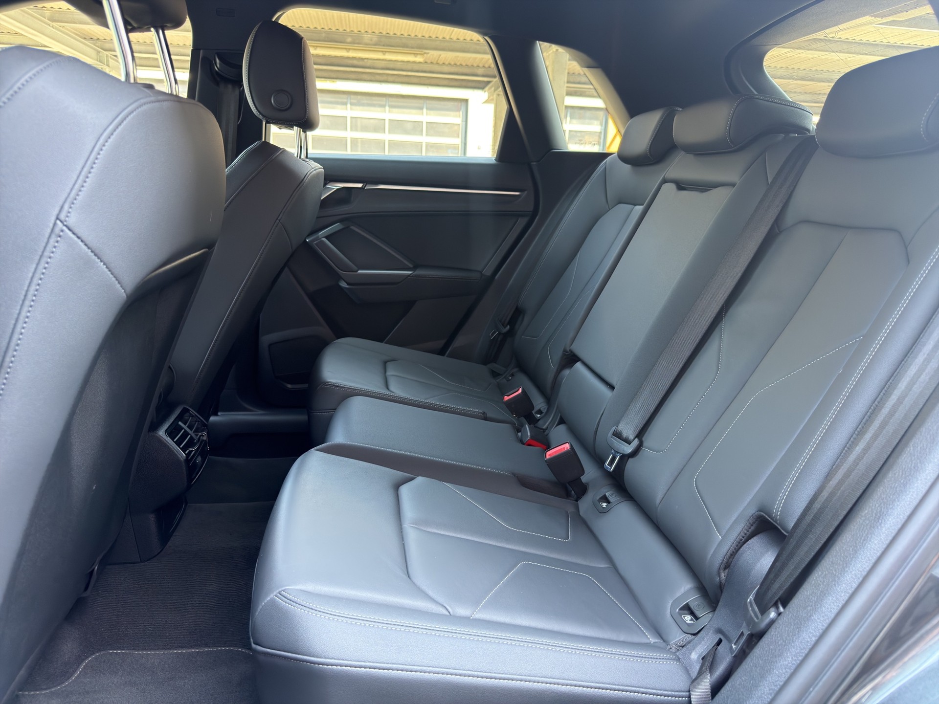 AUDI Q3 35 TFSI S line Attraction S-tronic-image-12