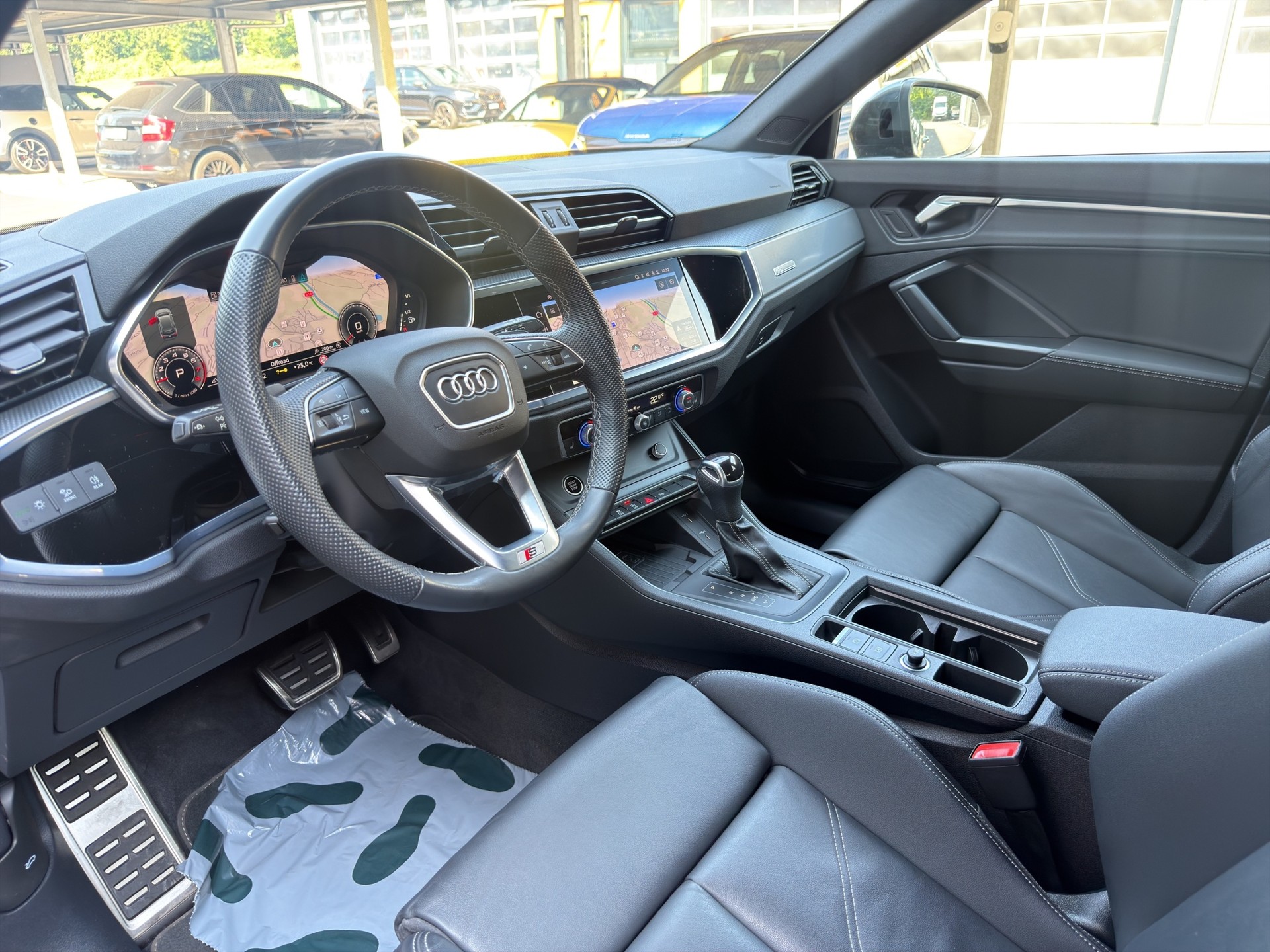AUDI Q3 35 TFSI S line Attraction S-tronic-image-9