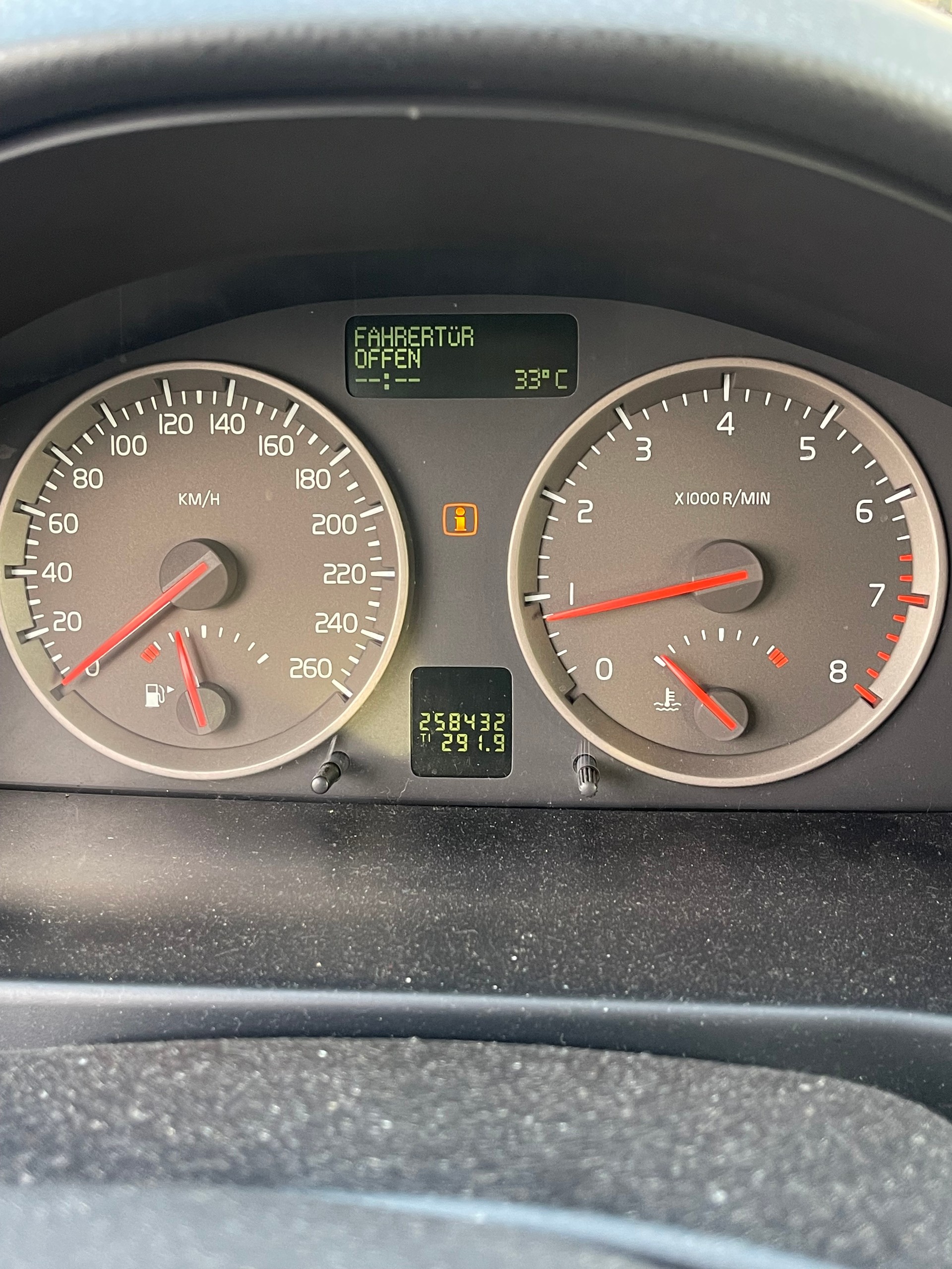 VOLVO V50 2.4 Momentum-image-4