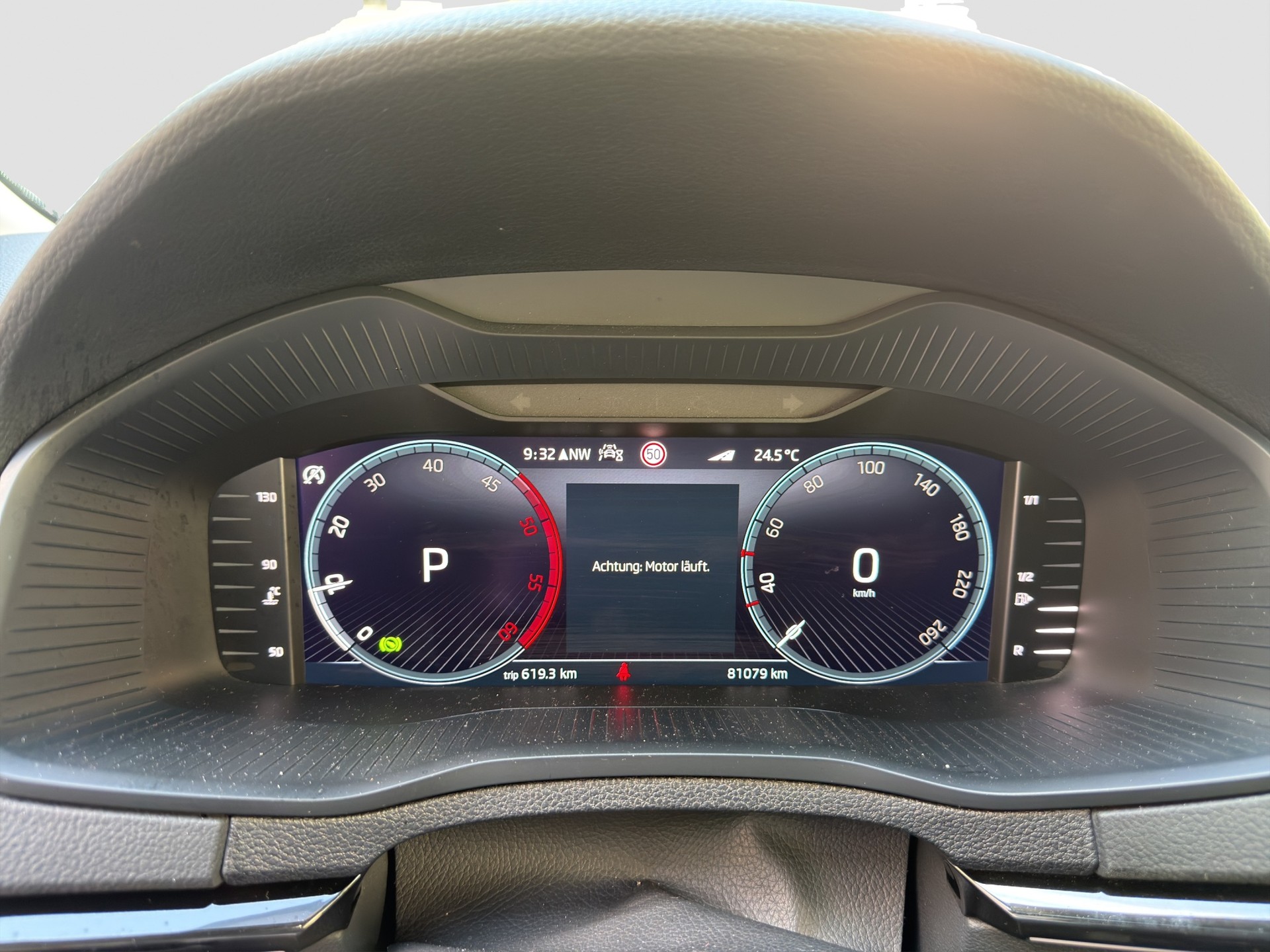 SKODA Karoq 2.0 TDI CR Ambition 4x4 DSG-image-12