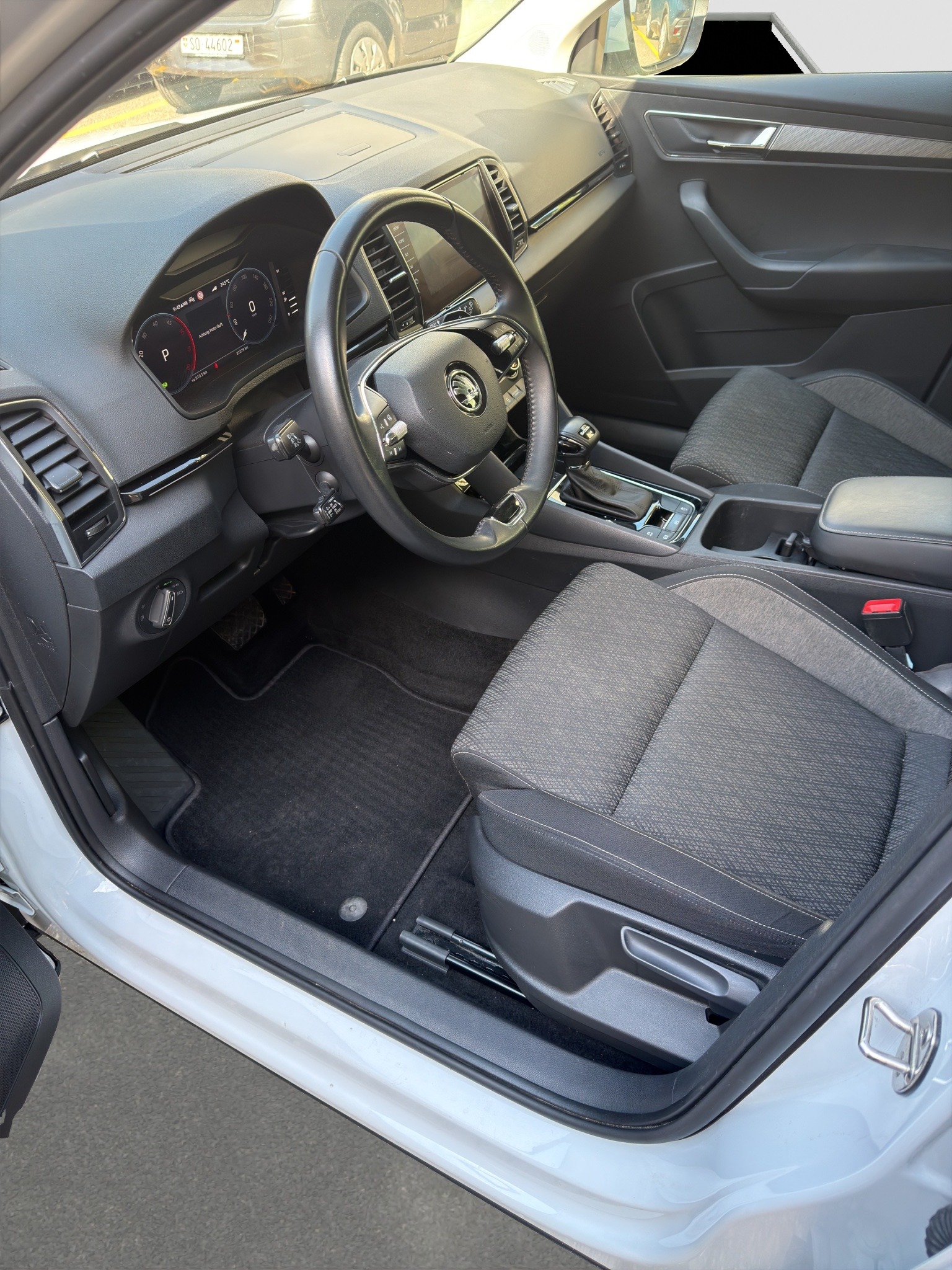 SKODA Karoq 2.0 TDI CR Ambition 4x4 DSG-image-9