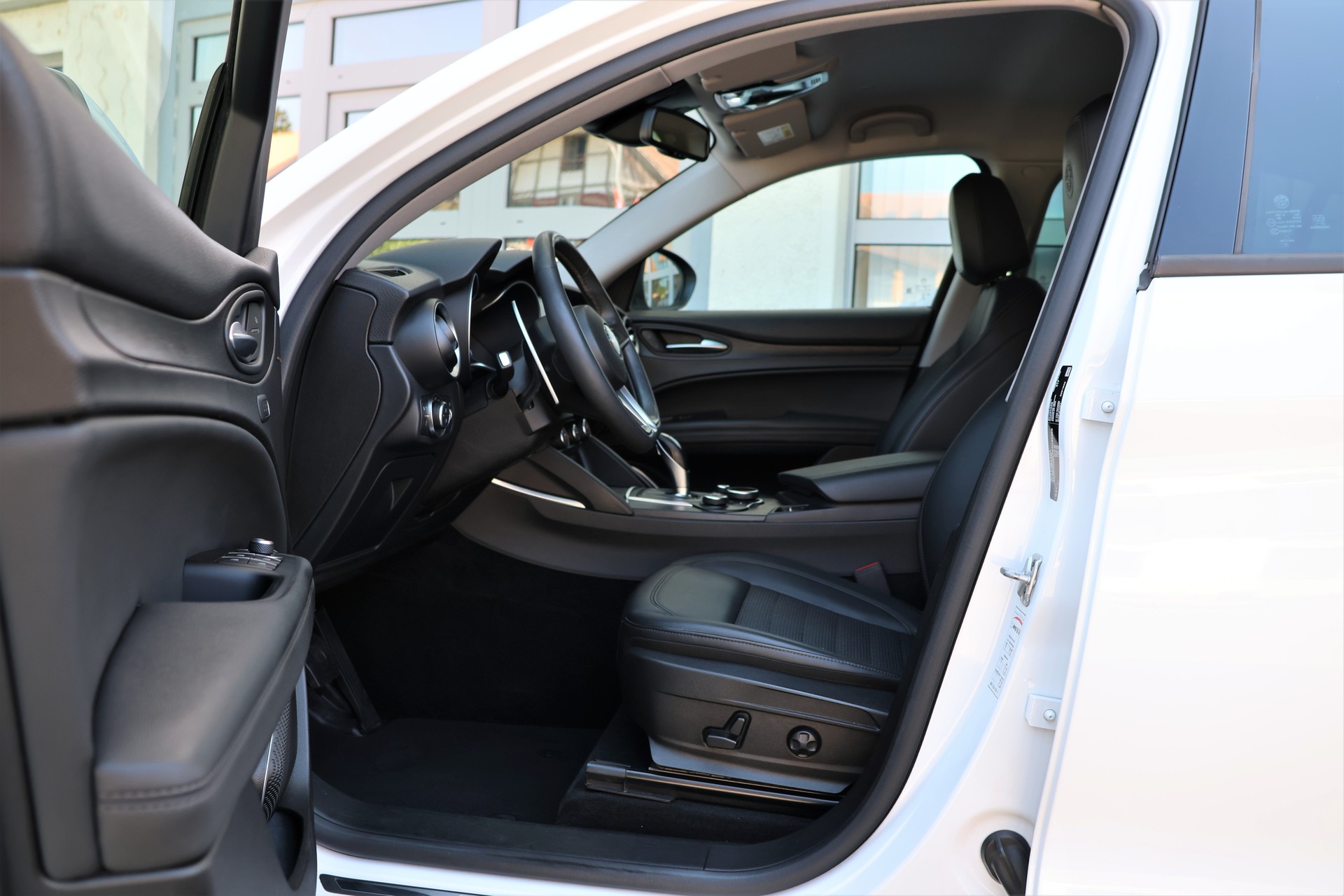 ALFA ROMEO Stelvio 2.2 JTDM Super Q4 Automatic (CH)-image-8