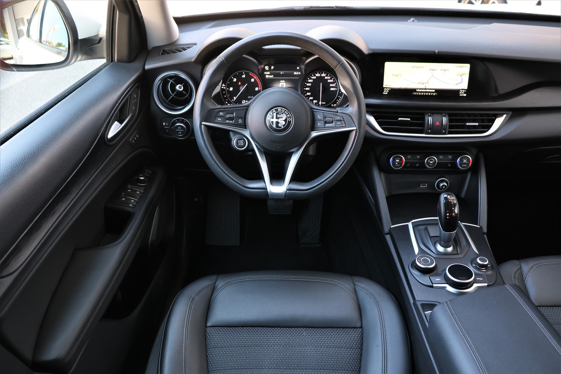 ALFA ROMEO Stelvio 2.2 JTDM Super Q4 Automatic (CH)-image-12