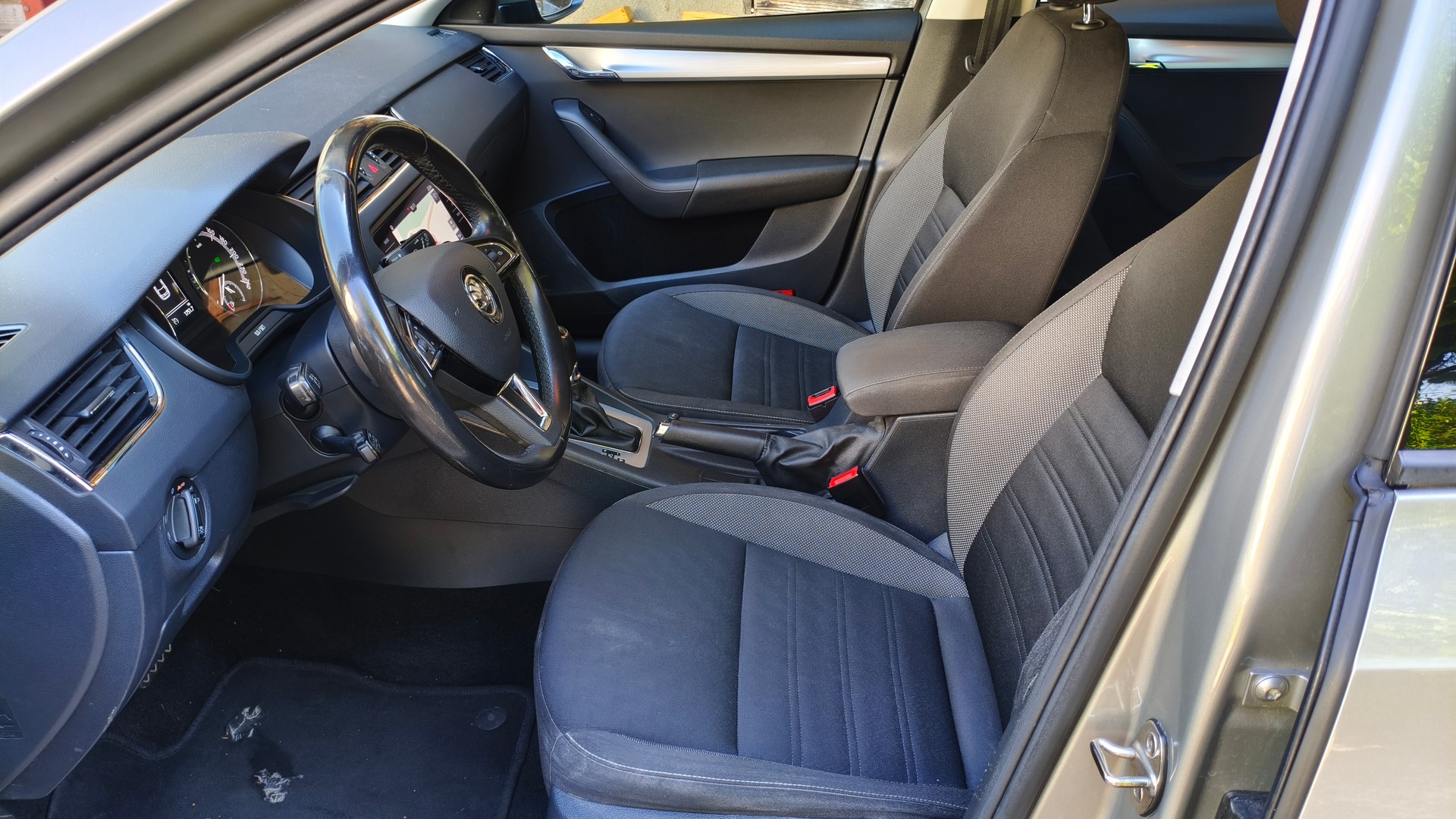SKODA Octavia Combi 1.5 TSI Ambition DSG-image-7