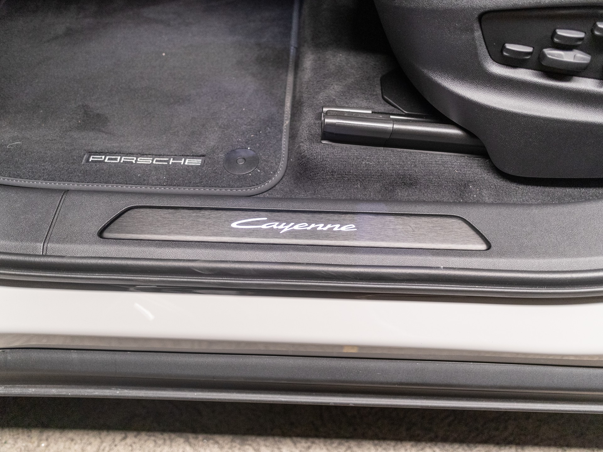 PORSCHE Cayenne Black Edition Tiptronic-image-10