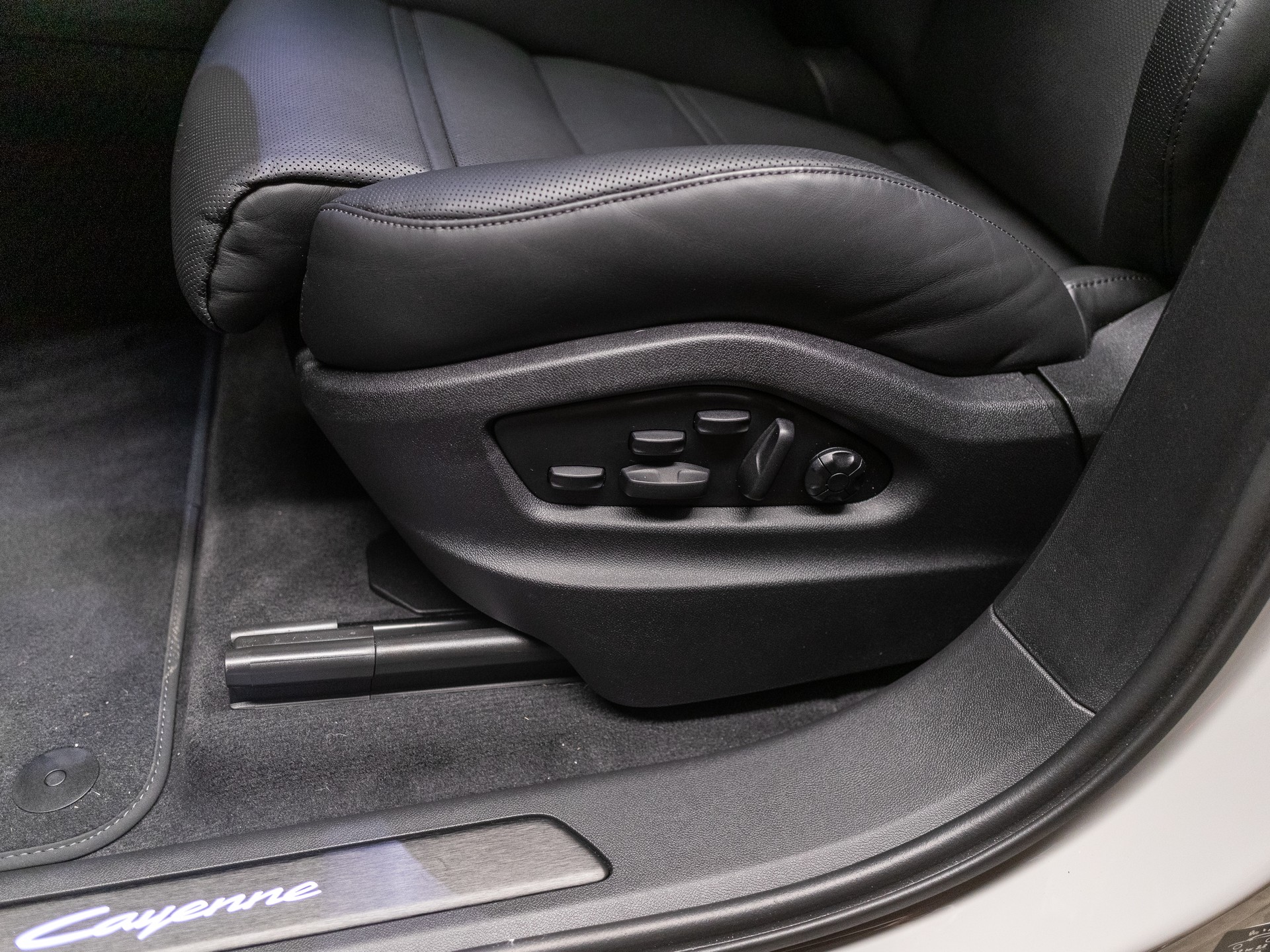 PORSCHE Cayenne Black Edition Tiptronic-image-9