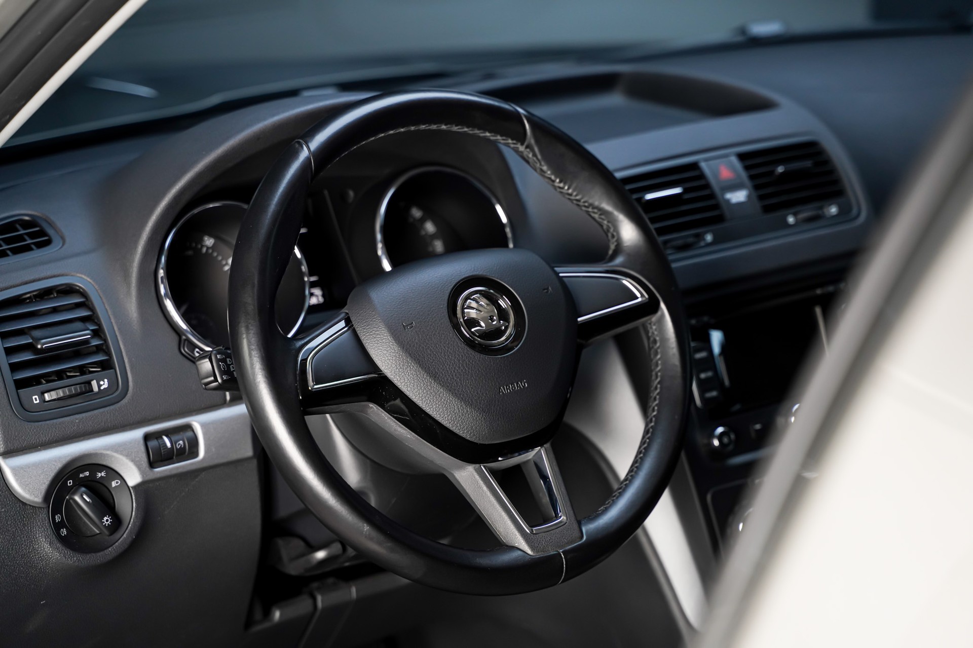 SKODA Yeti 1.8 TSI Active 4x4 DSG-image-9