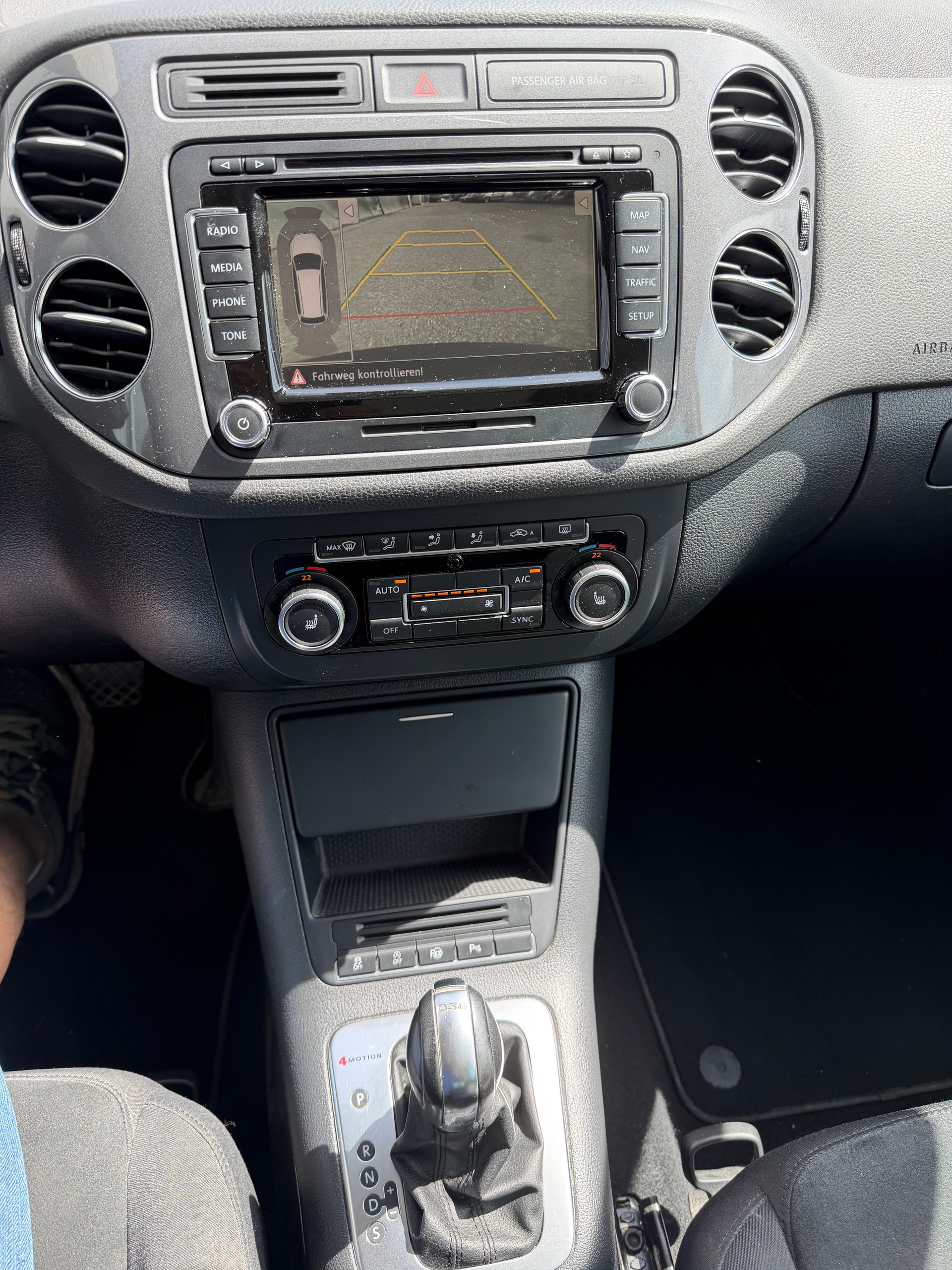 VW Tiguan 2.0 TDI BlueMotion Sport&Style 4Motion DSG-image-5