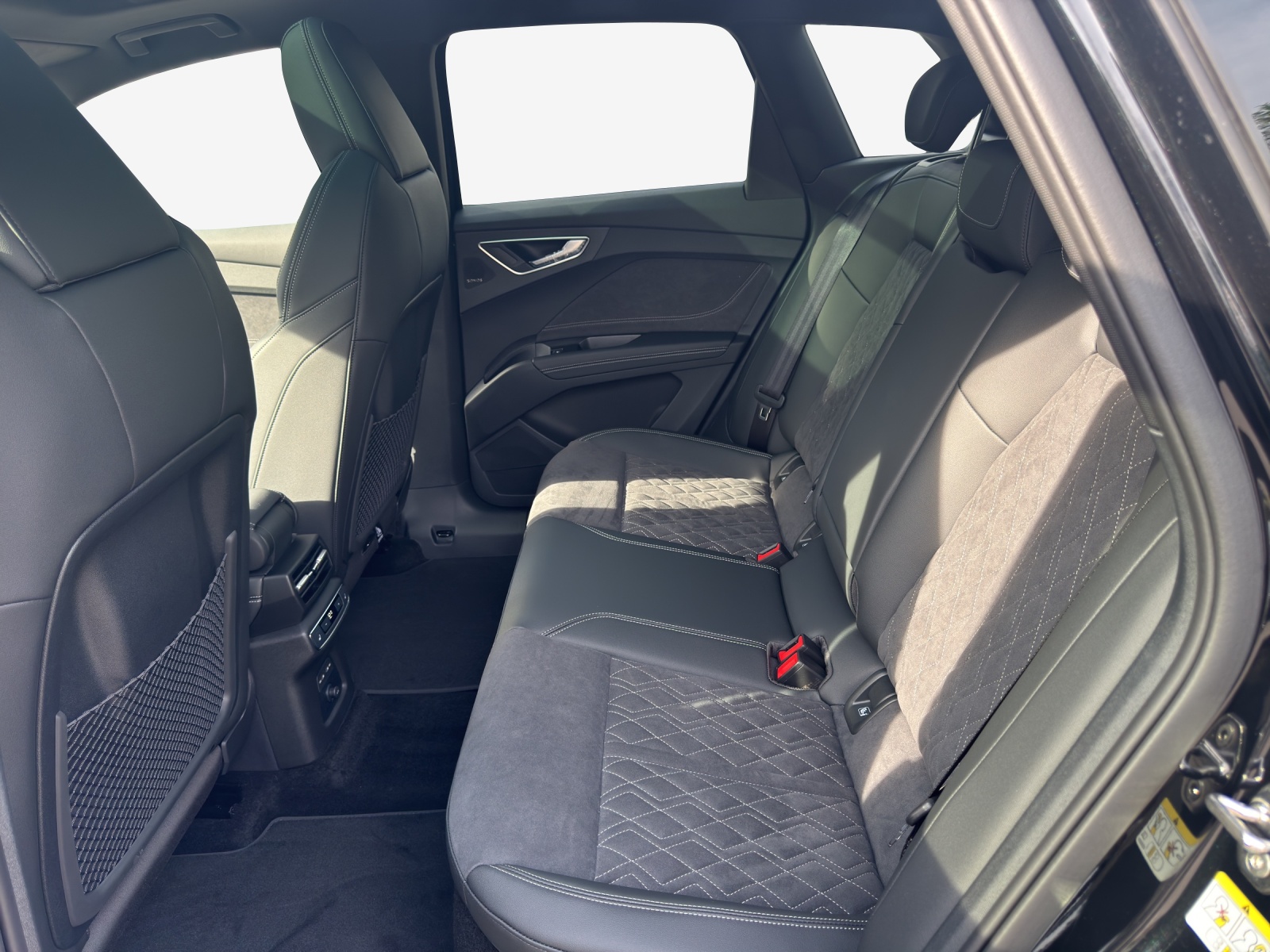 AUDI Q4 e-tron SUV quattro performance-image-11