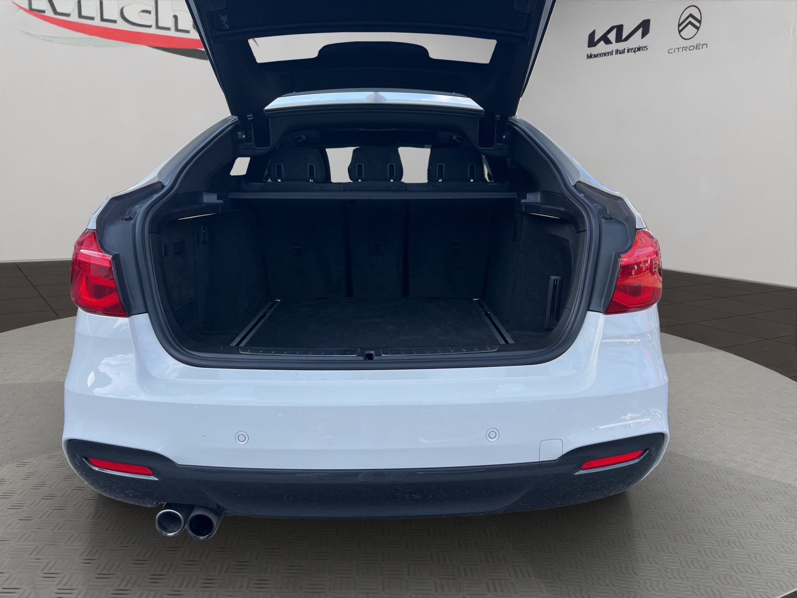 BMW 330i xDrive Gran Turismo / Top ausgestattet mit Pack M Sport / Pack Comfort / Pack Sicherheit / inkl. Winterräder Alu-image-14