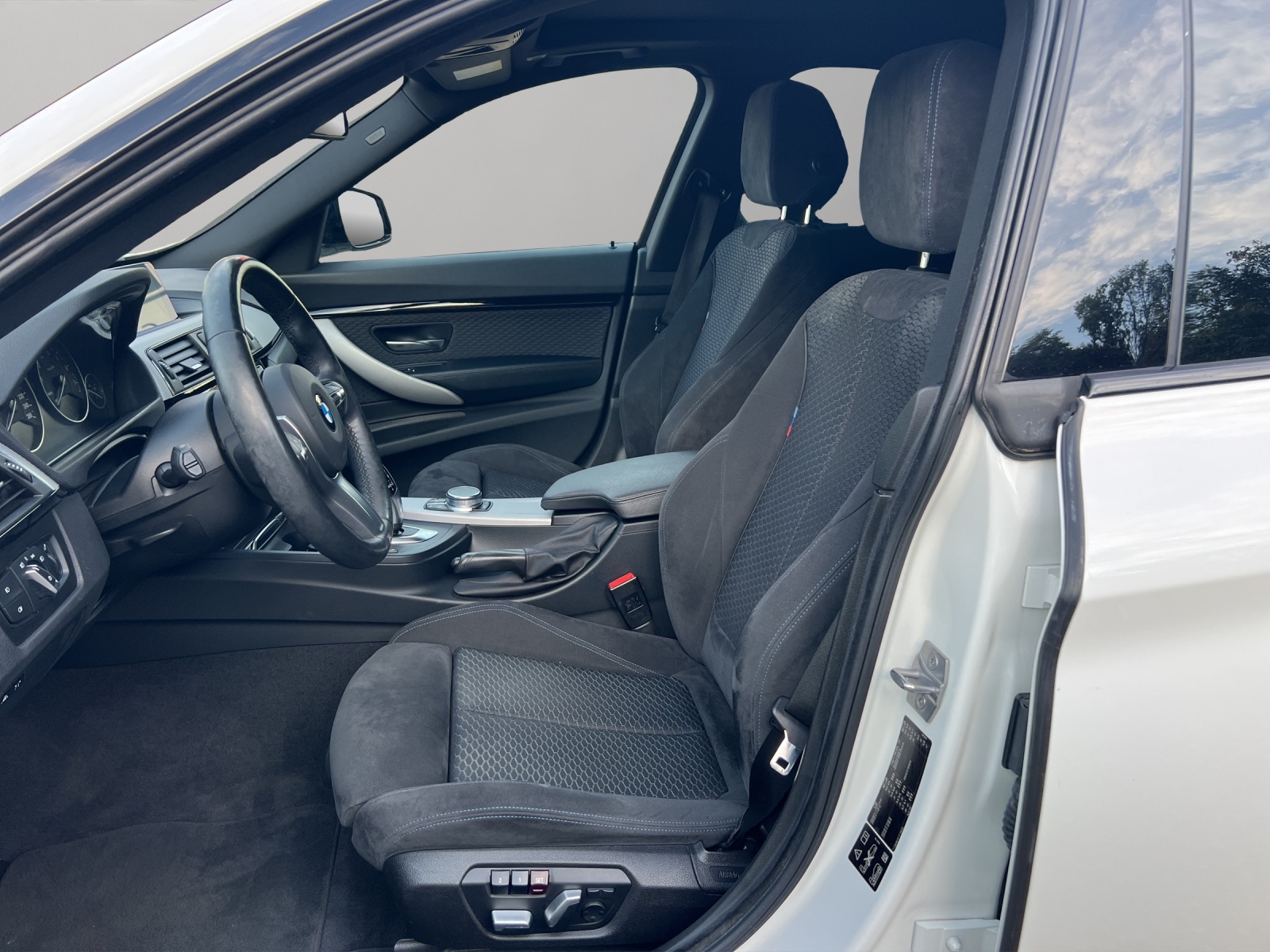BMW 330i xDrive Gran Turismo / Top ausgestattet mit Pack M Sport / Pack Comfort / Pack Sicherheit / inkl. Winterräder Alu-image-8