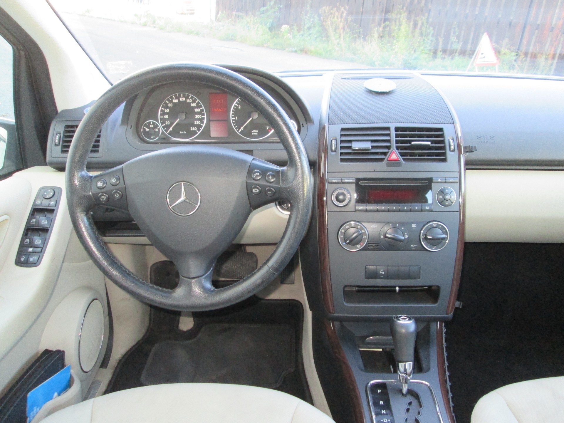 MERCEDES-BENZ A 200 Avantgarde-image-6