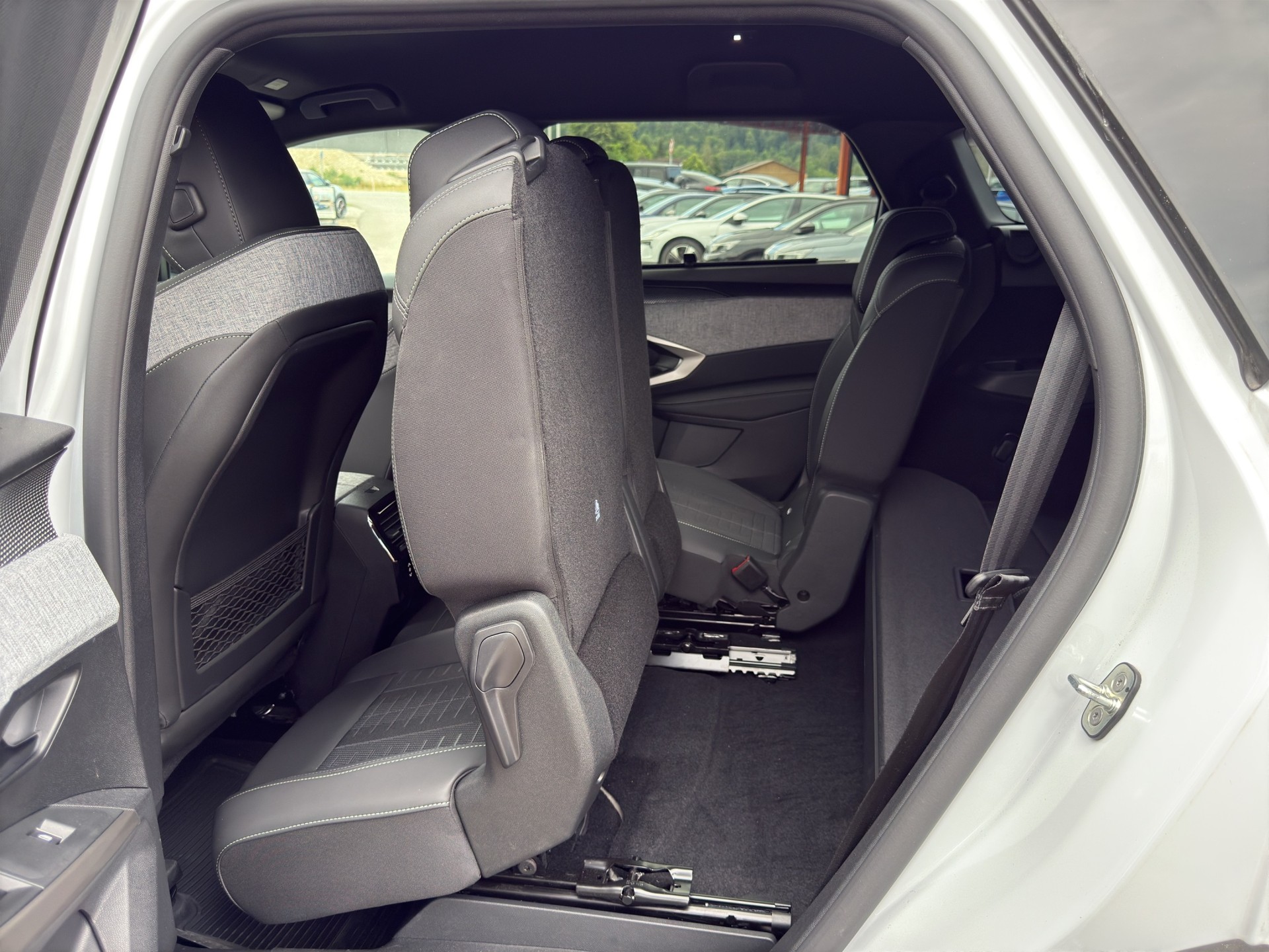 PEUGEOT 5008 1.2 Hybrid e-DCS6 GT 7 Plätzer-image-34