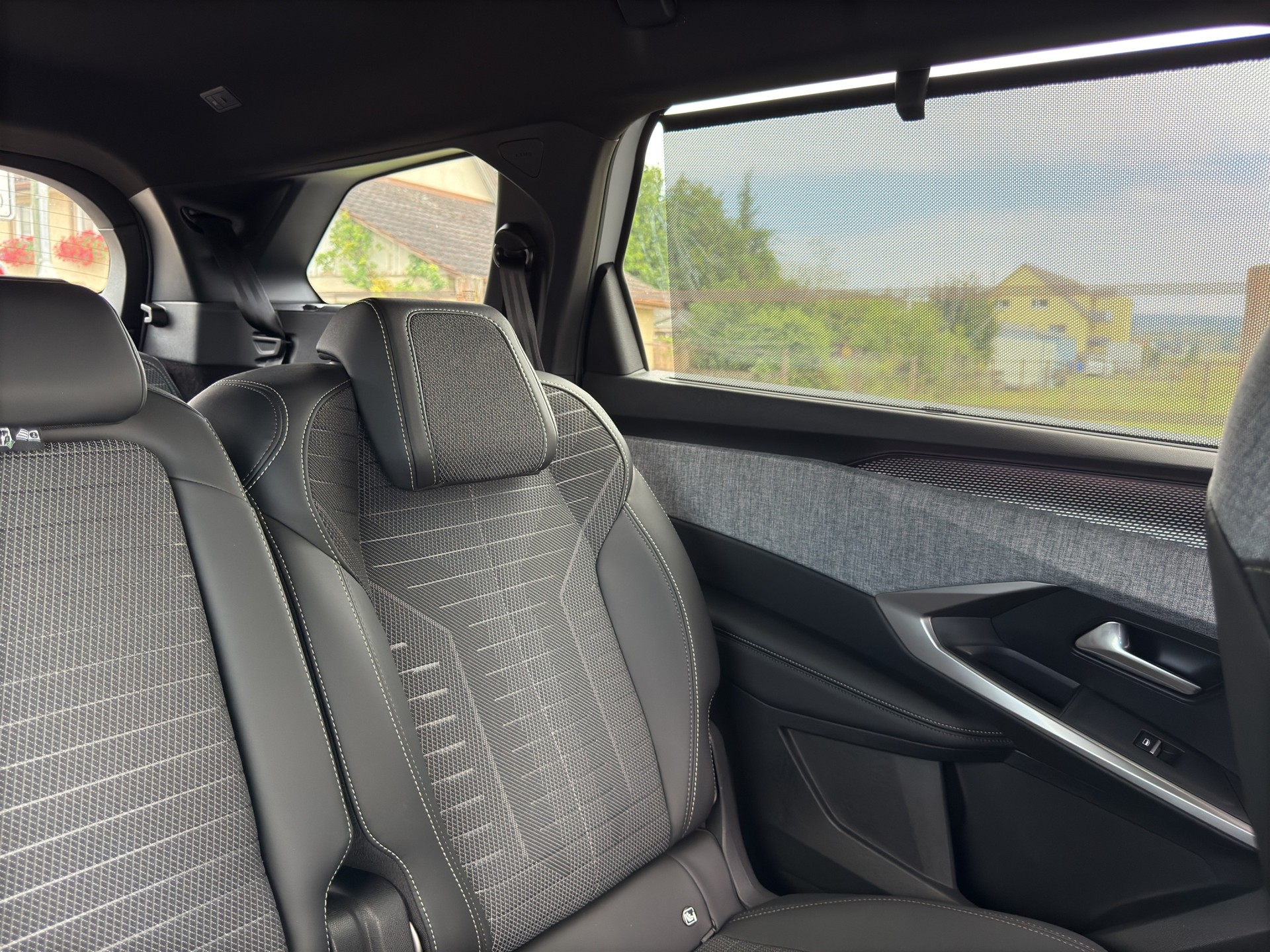 PEUGEOT 5008 1.2 Hybrid e-DCS6 GT 7 Plätzer-image-57