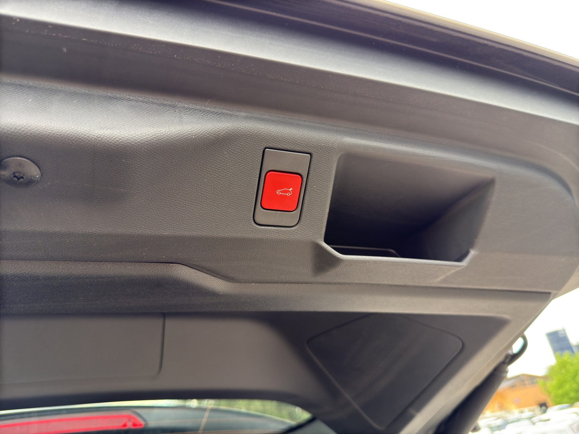 PEUGEOT 5008 1.2 Hybrid e-DCS6 GT 7 Plätzer-image-30