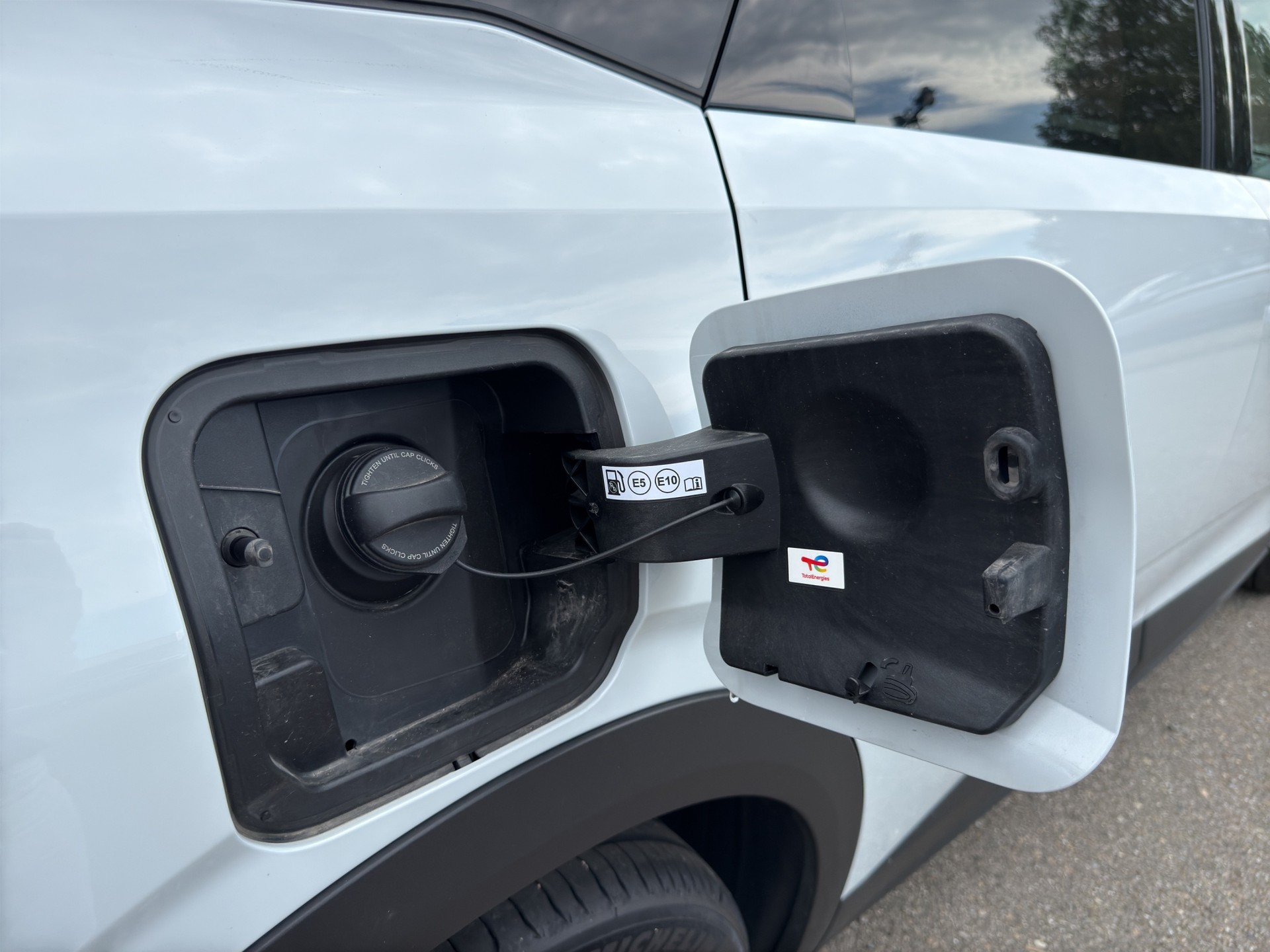 PEUGEOT 5008 1.2 Hybrid e-DCS6 GT 7 Plätzer-image-50