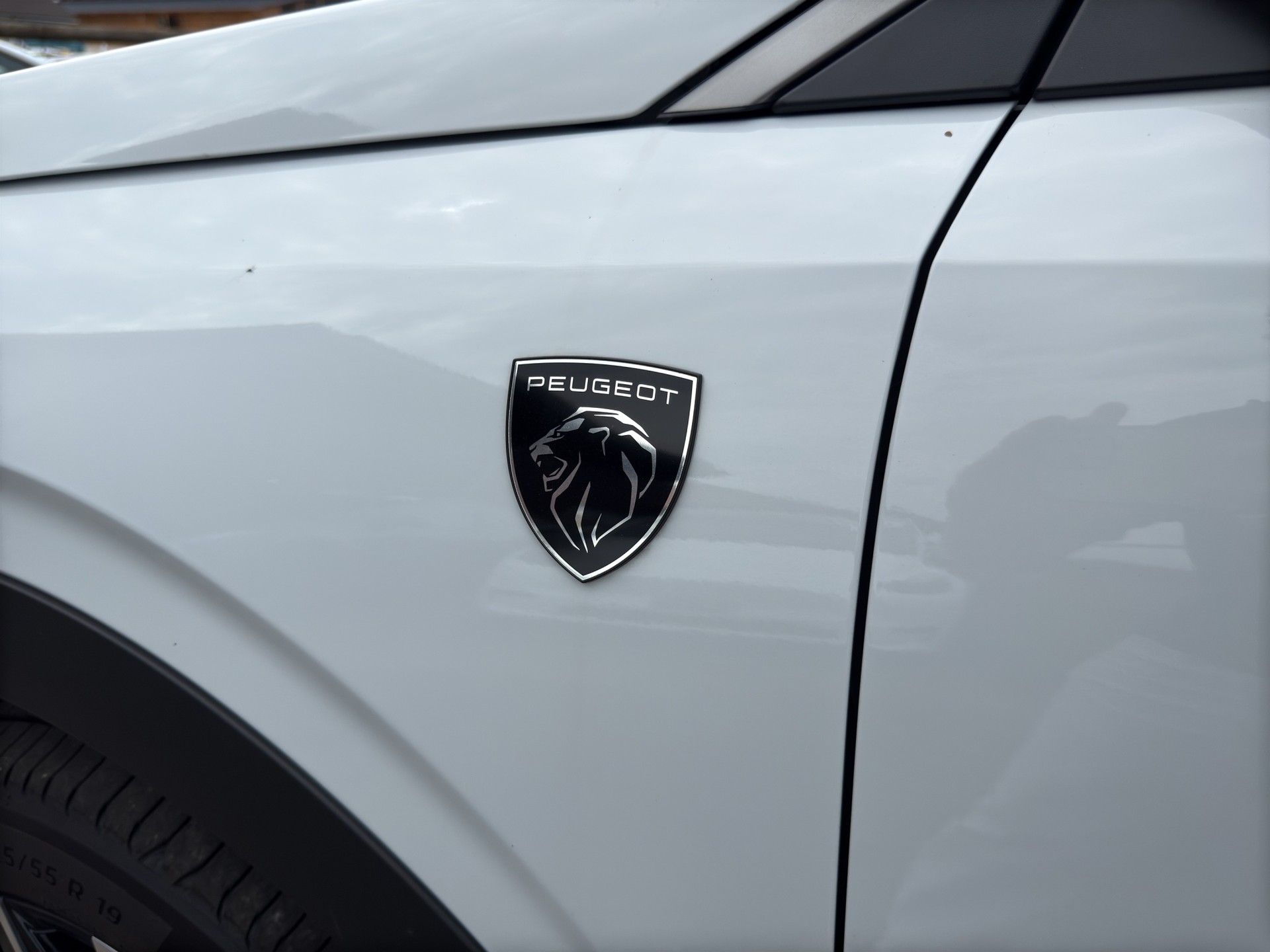 PEUGEOT 5008 1.2 Hybrid e-DCS6 GT 7 Plätzer-image-45