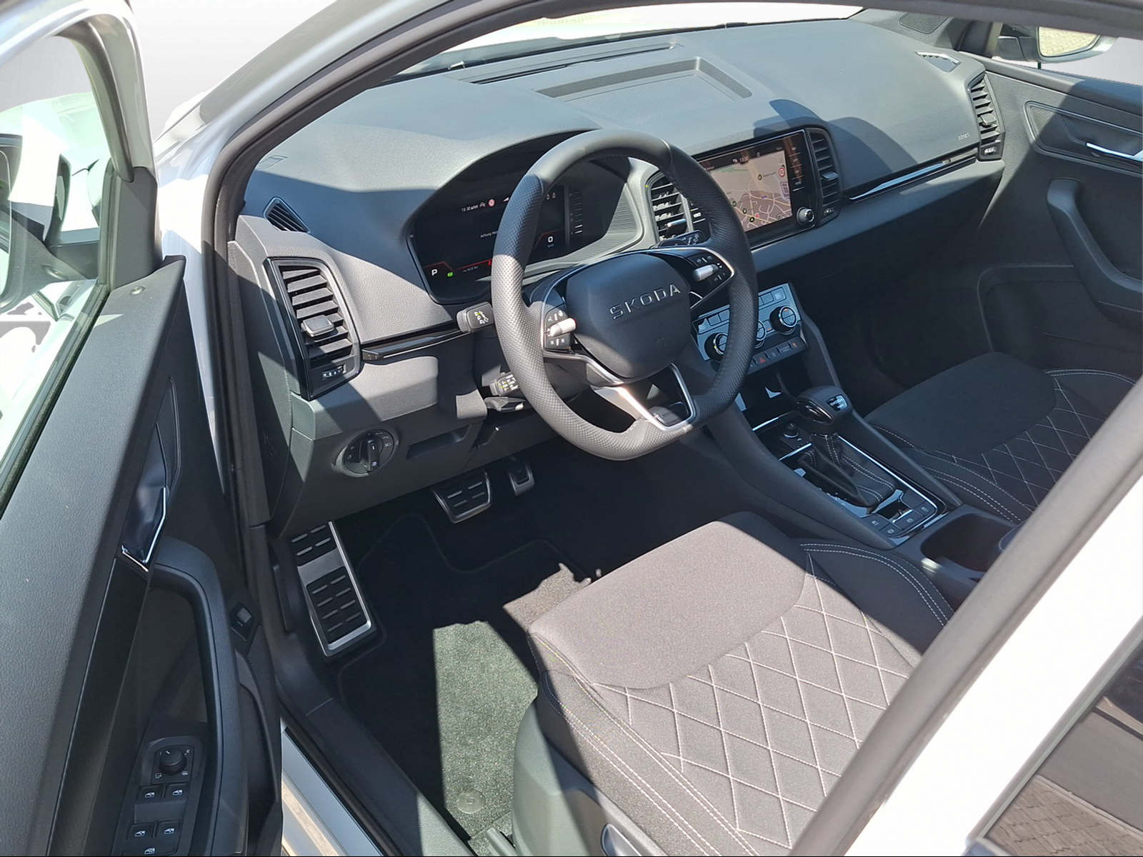 SKODA Karoq 2.0 TSI Dynamic Limited Edition 4x4 DSG-image-5