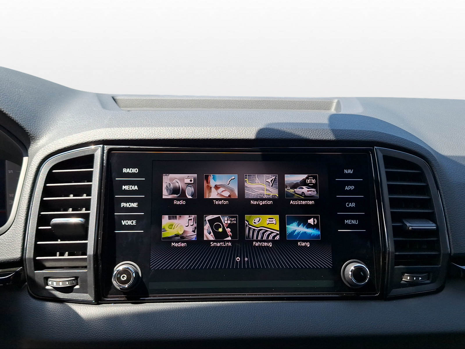 SKODA Karoq 2.0 TSI Dynamic Limited Edition 4x4 DSG-image-8