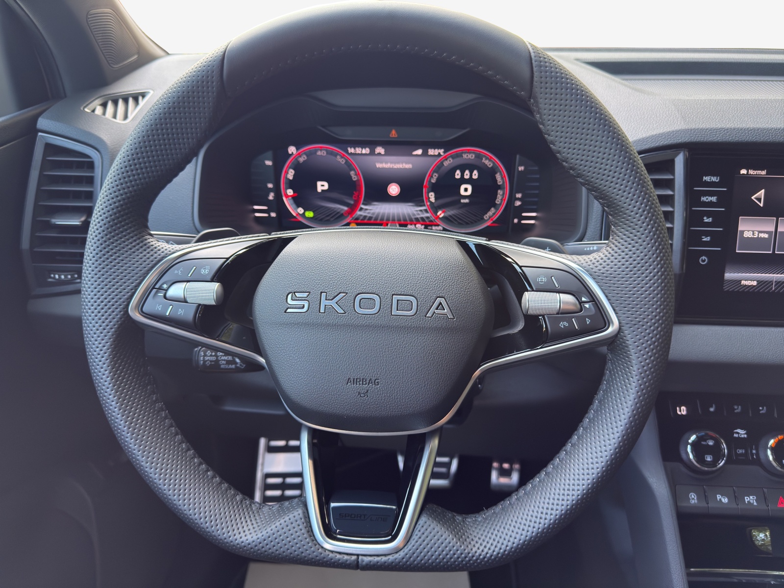 SKODA Karoq 2.0 TSI SportLine 4x4 DSG-image-9