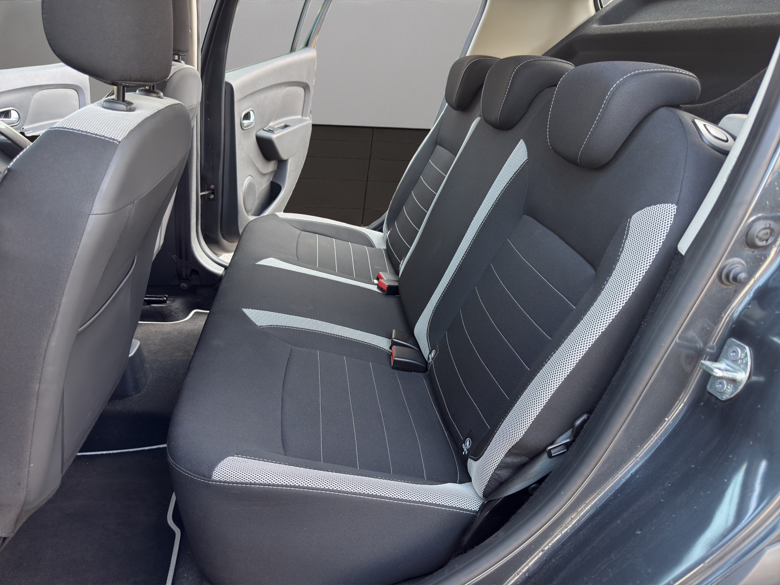 DACIA Sandero Tce 90 Stepway Automatic-image-12