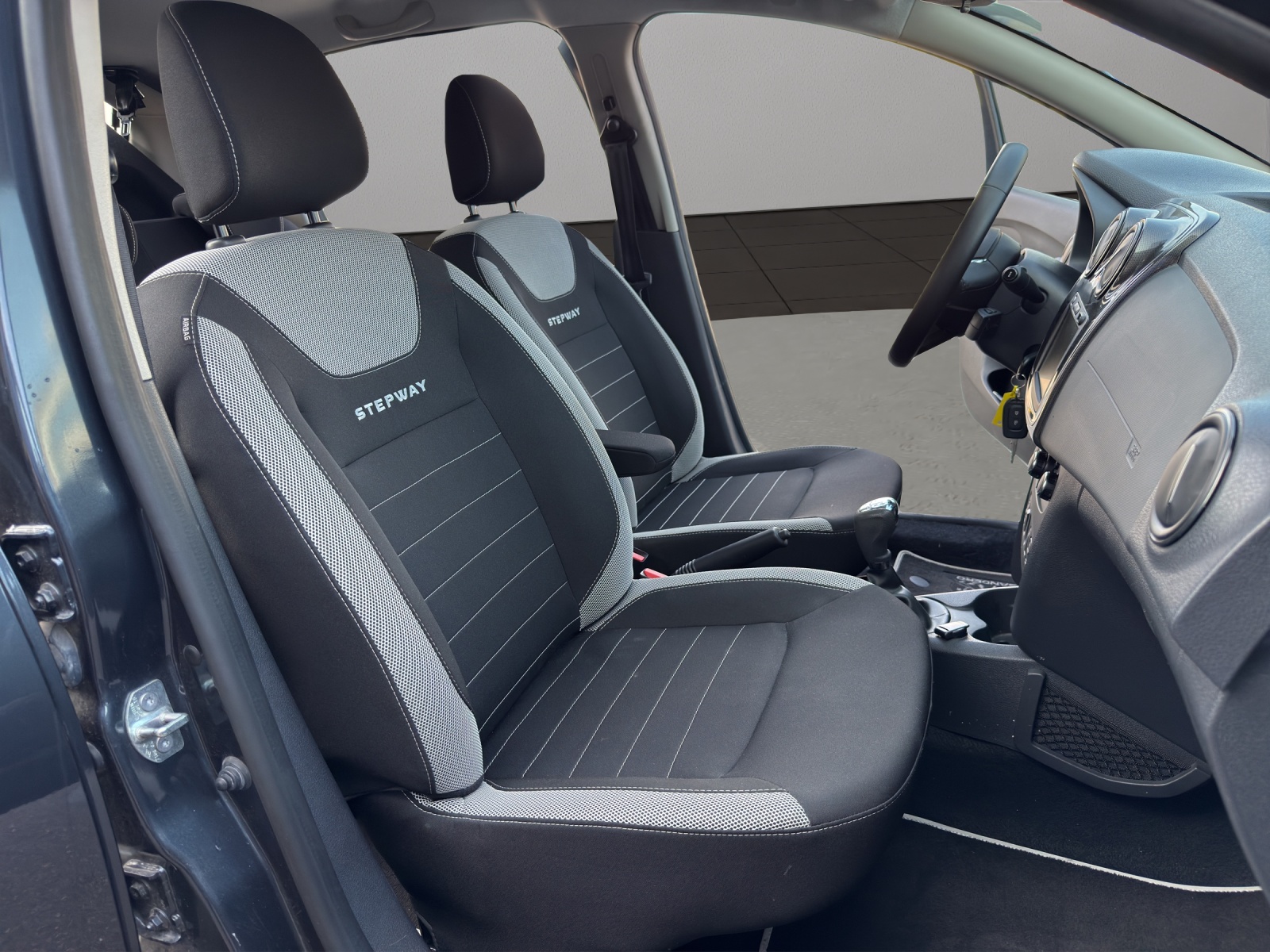 DACIA Sandero Tce 90 Stepway Automatic-image-16