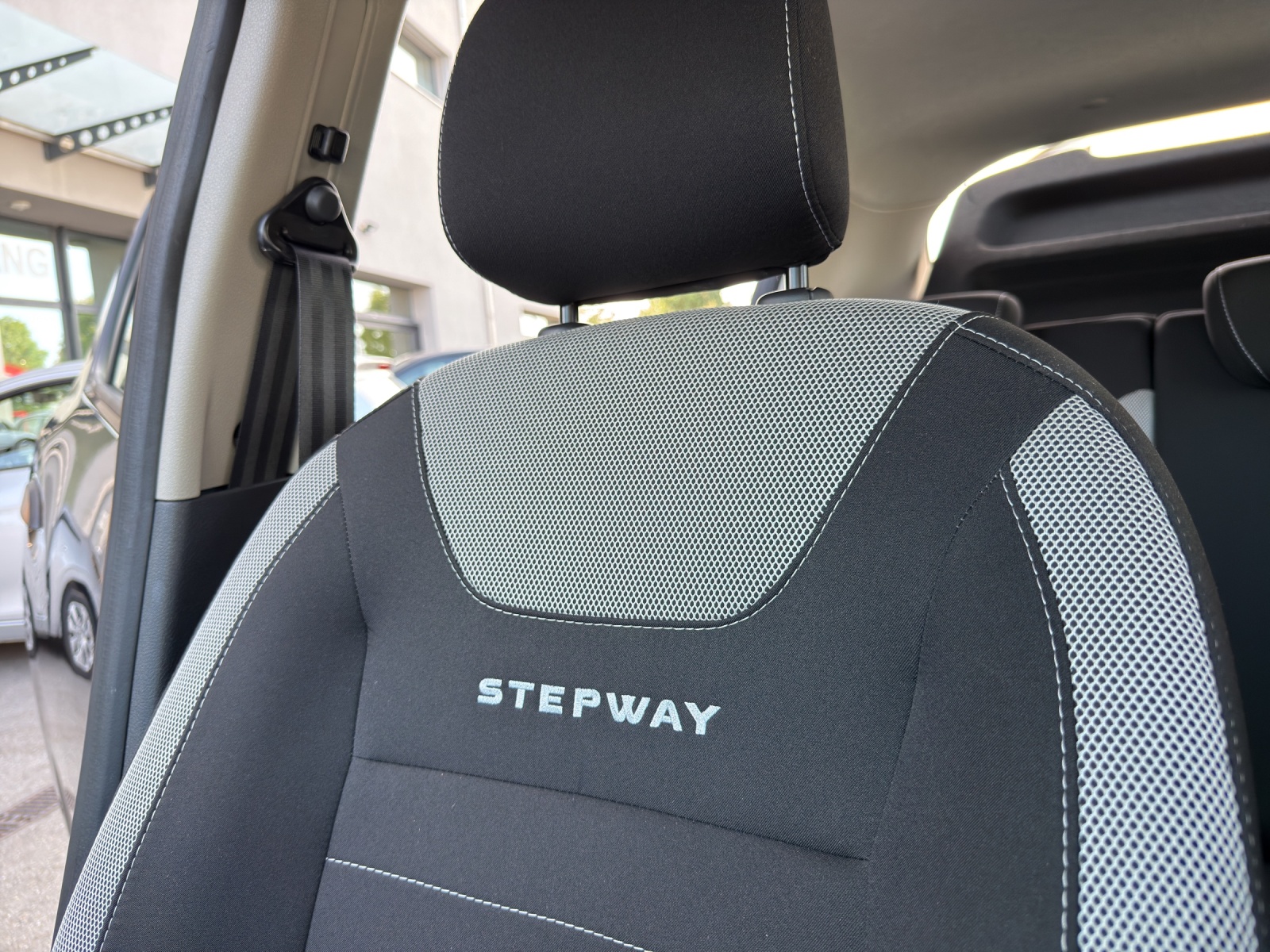 DACIA Sandero Tce 90 Stepway Automatic-image-23
