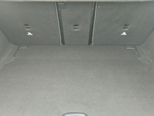 MERCEDES-BENZ A 250 AMG Line-image-10