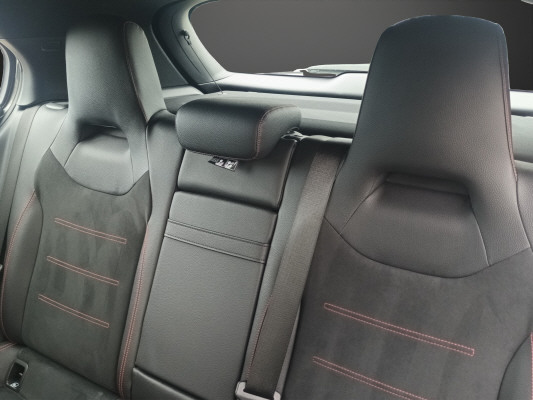 MERCEDES-BENZ A 250 AMG Line-image-9