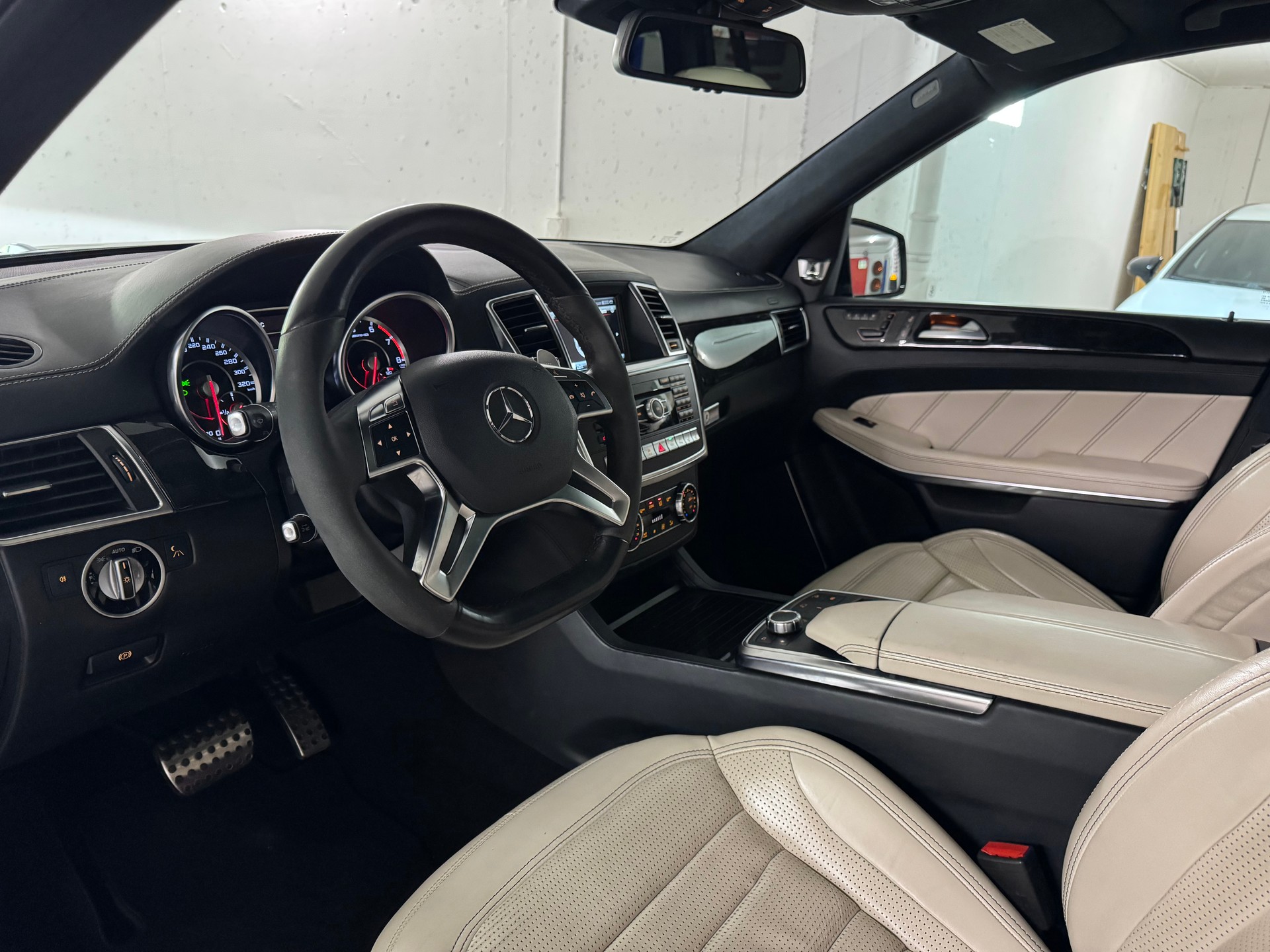 MERCEDES-BENZ GL 63 AMG 4Matic Speedshift Plus 7G-Tronic-image-8
