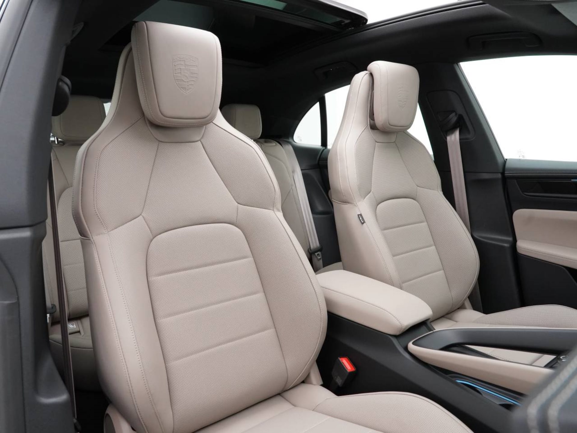 PORSCHE Macan 4S-image-24