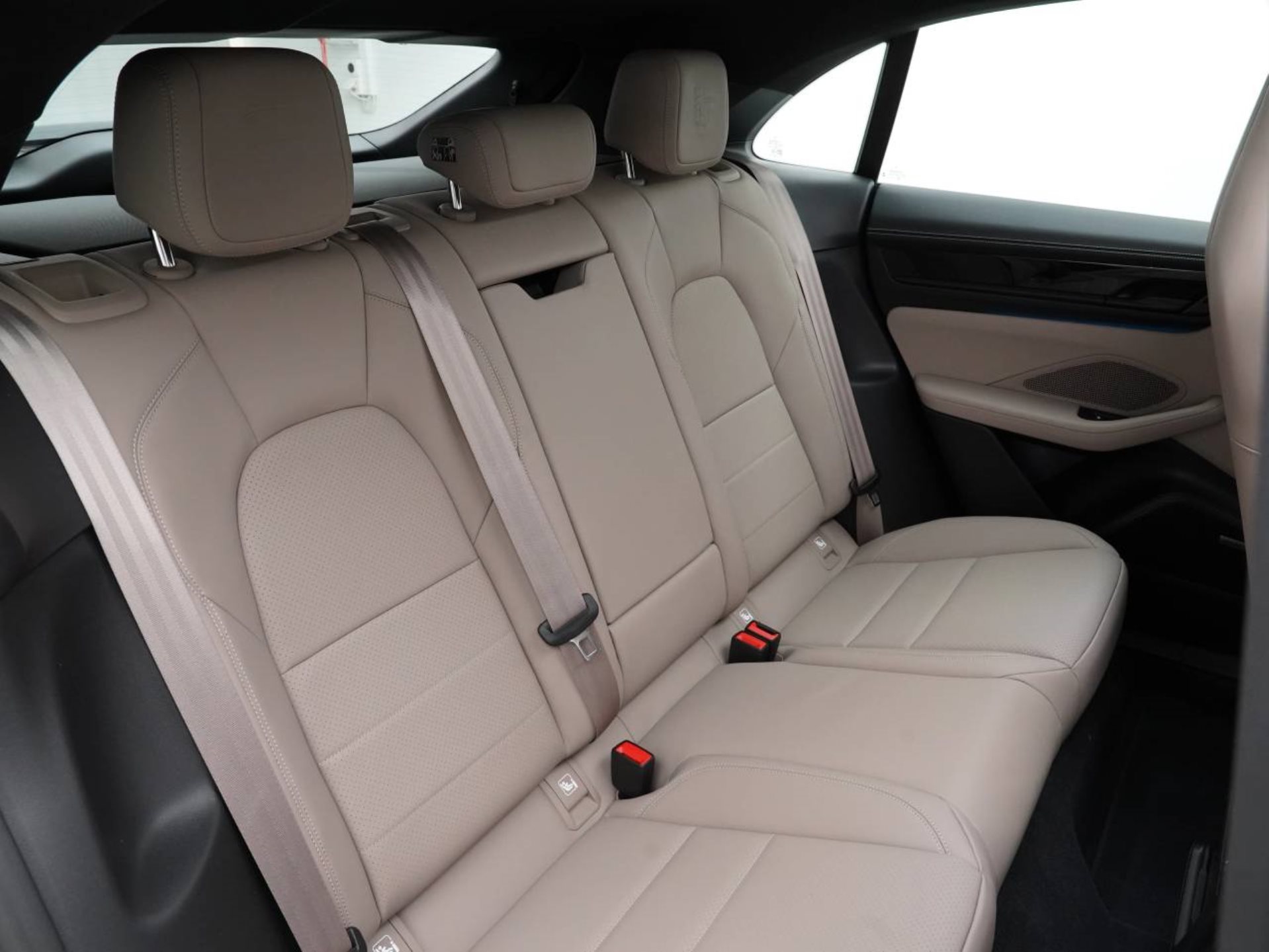 PORSCHE Macan 4S-image-28