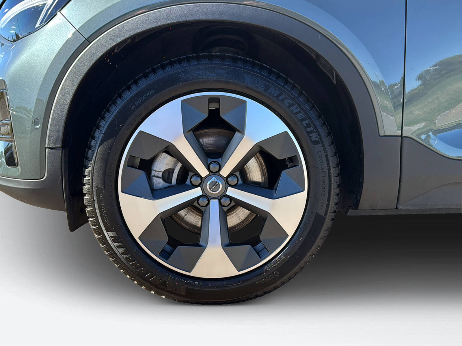 VOLVO XC40 2.0 B3 MH Plus Dark-image-8