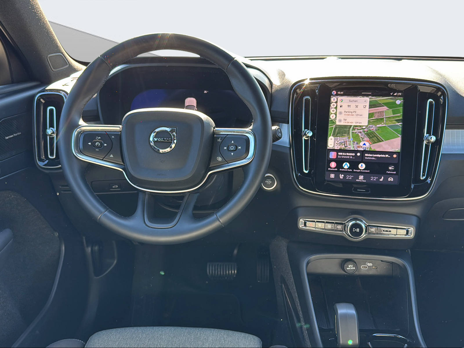 VOLVO XC40 2.0 B3 MH Plus Dark-image-12