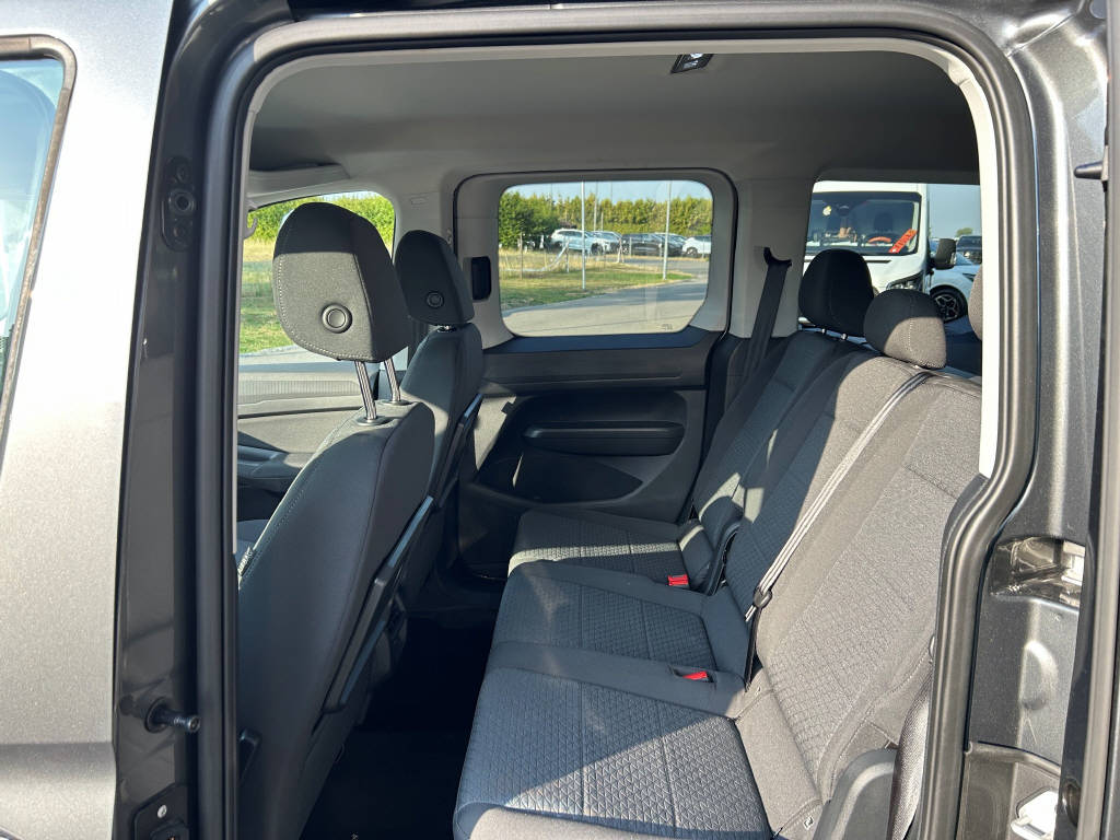 FORD TOURNEO Connect 2.0 EcoBlue 122 Titanium-image-14