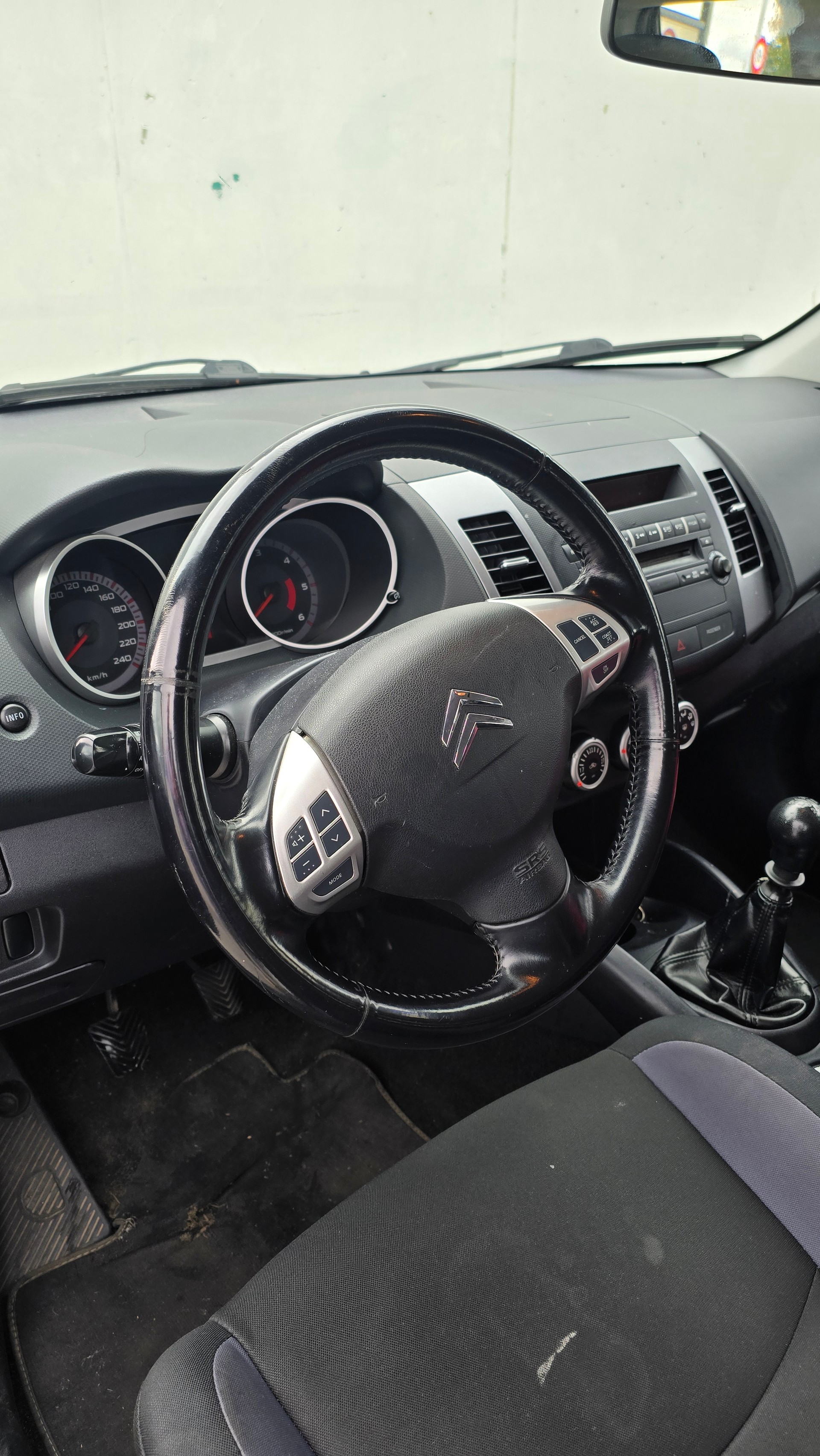 CITROEN C-Crosser 2.2 HDi Essentiel (X)-image-10