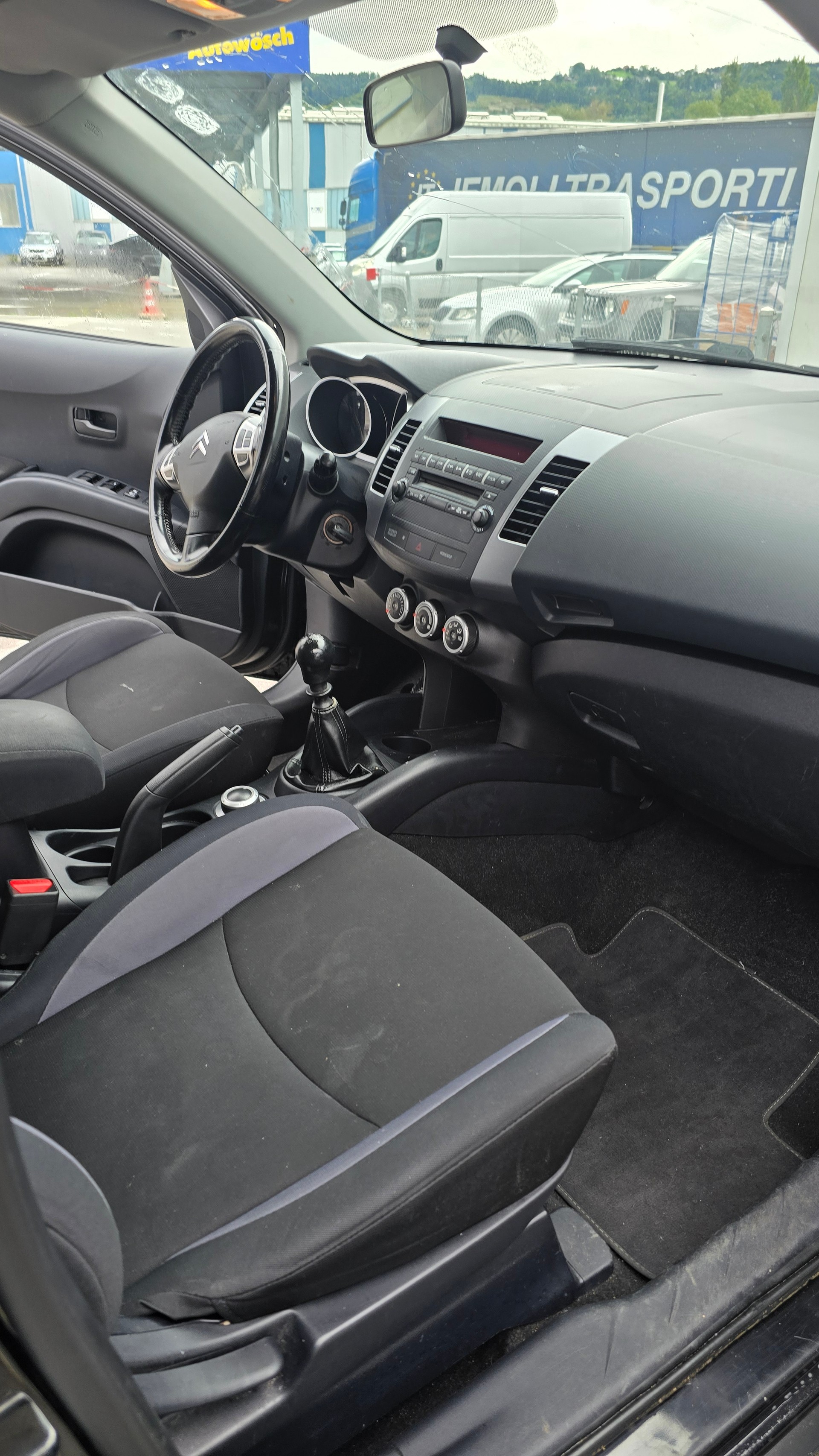 CITROEN C-Crosser 2.2 HDi Essentiel (X)-image-12