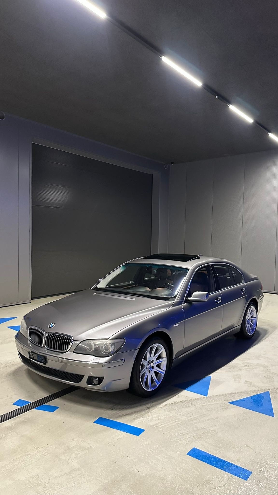 BMW 760i V12-image-0