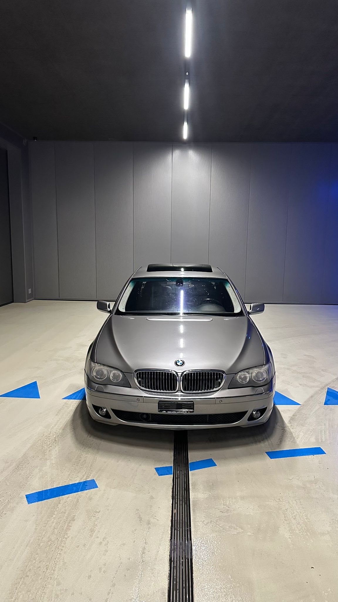 BMW 760i V12-image-1
