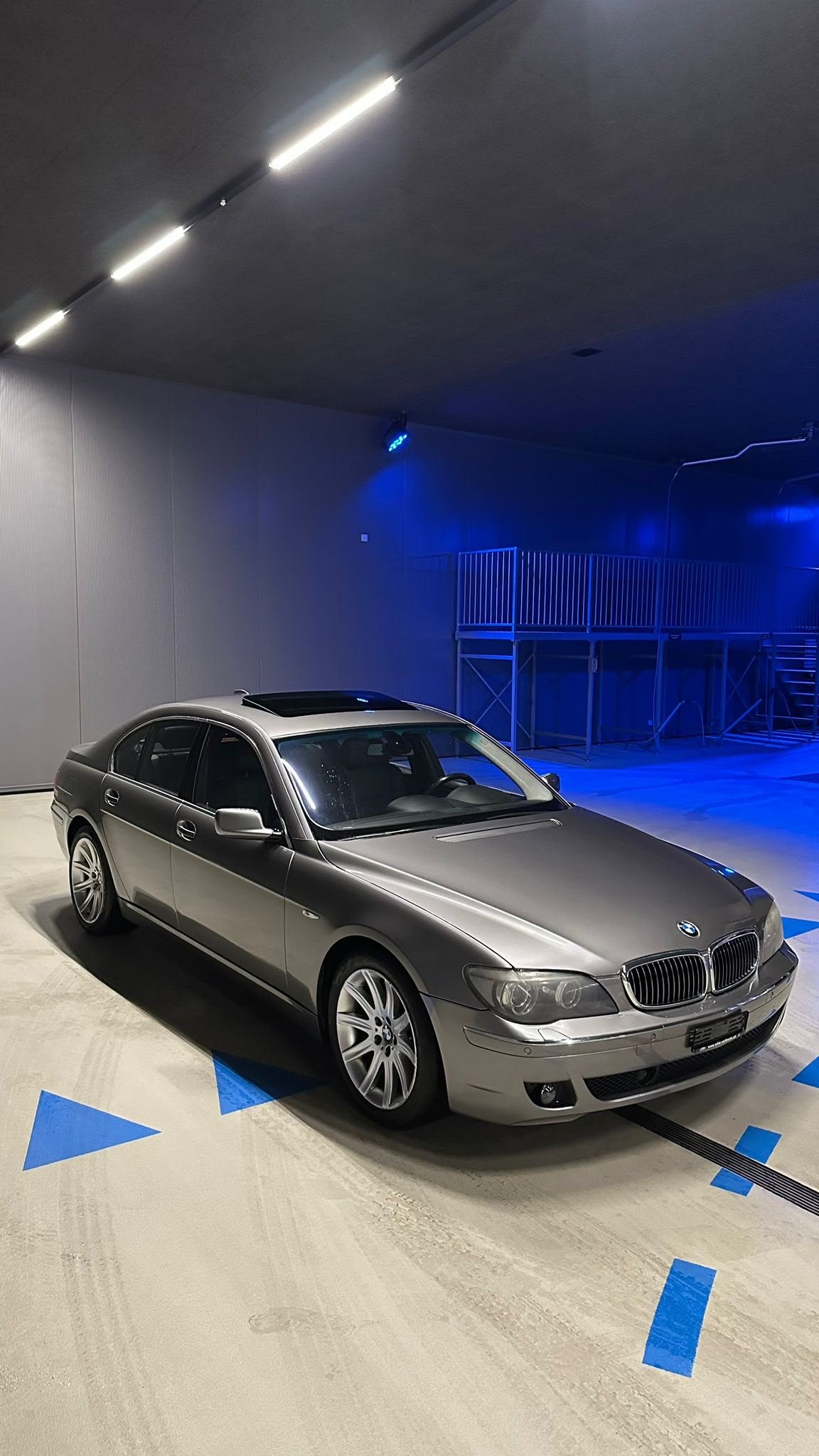 BMW 760i V12-image-2