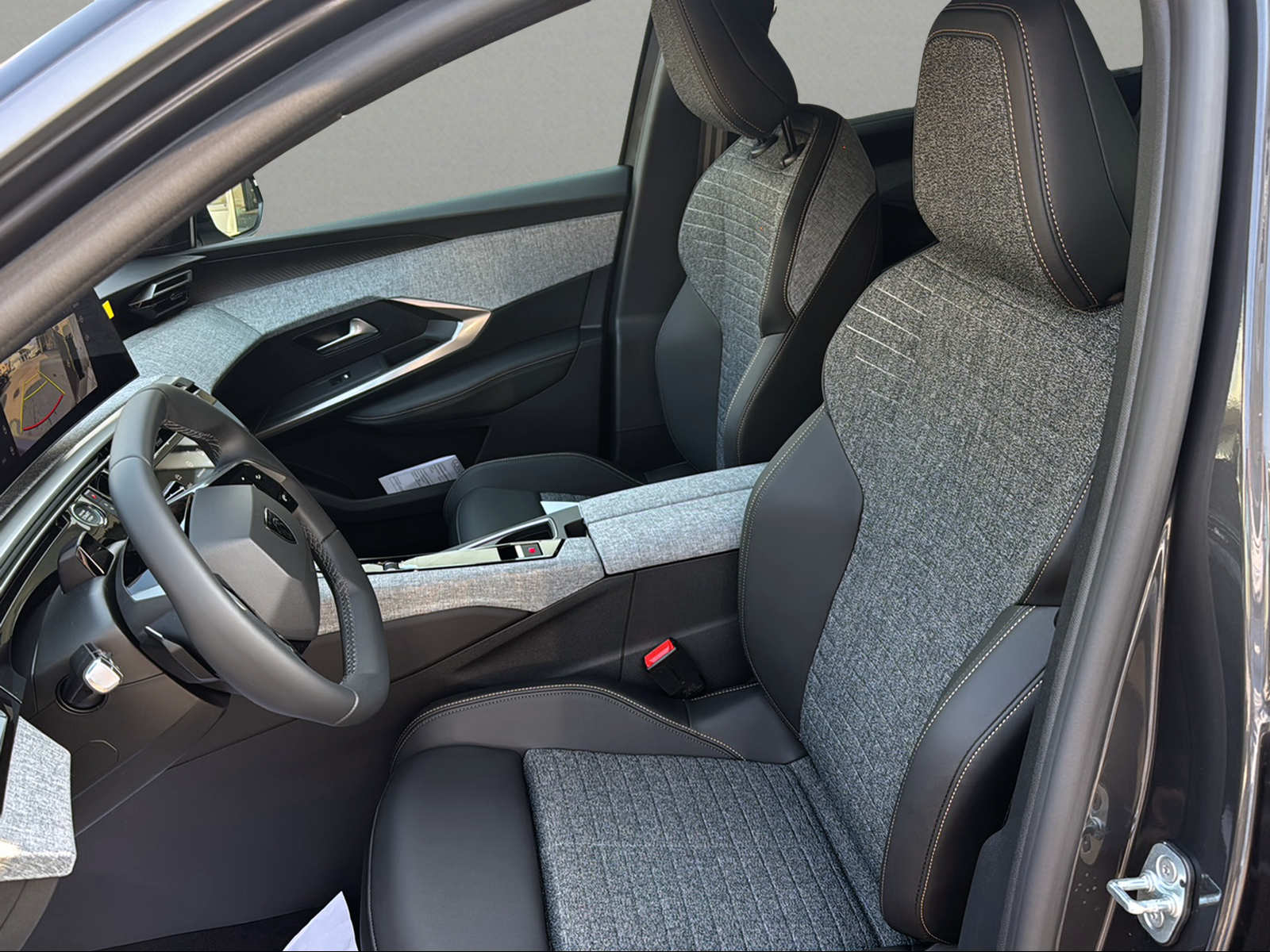 PEUGEOT 5008 145 Hybrid e-DCS6 Allure-image-3