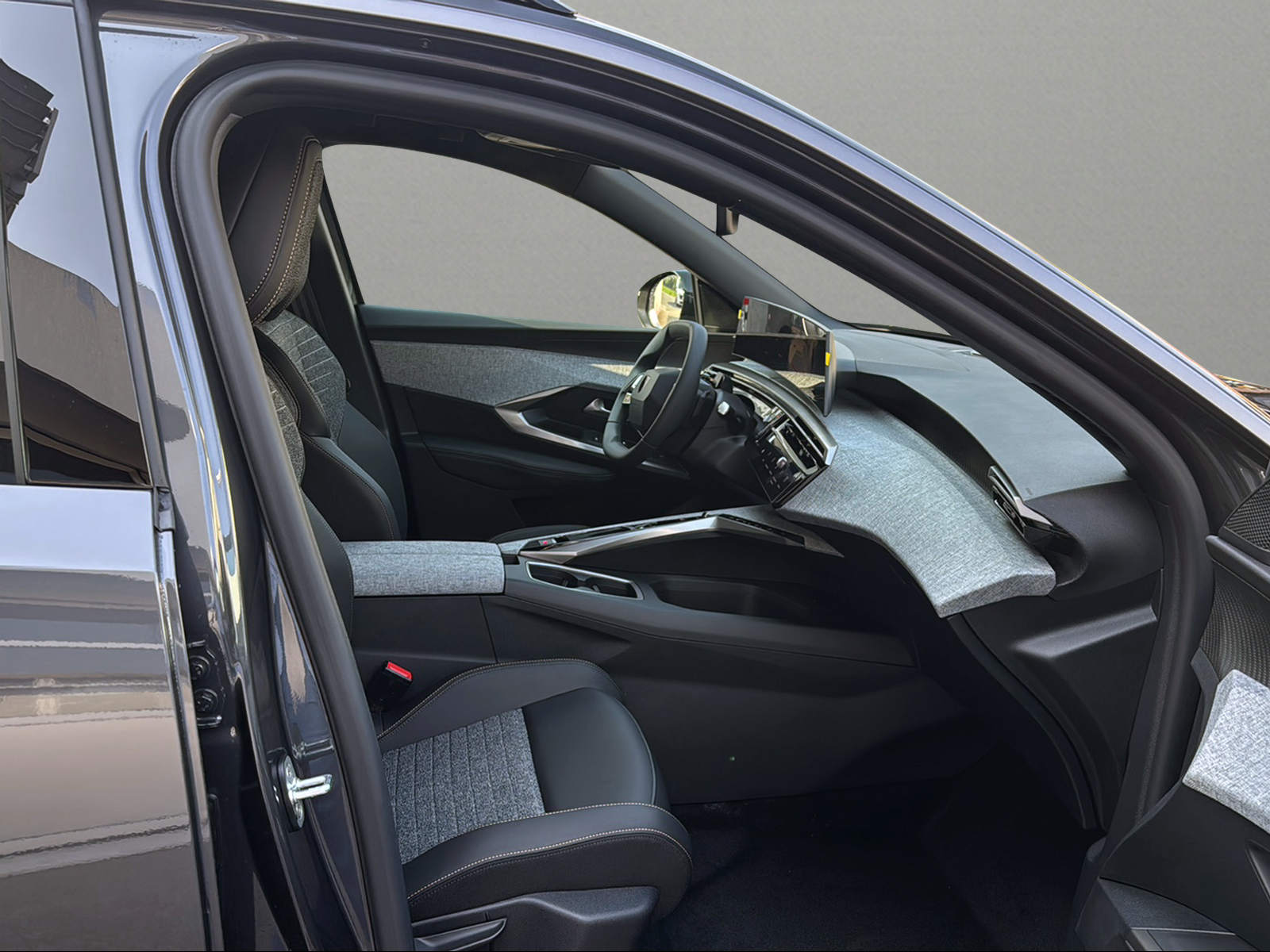 PEUGEOT 5008 145 Hybrid e-DCS6 Allure-image-14