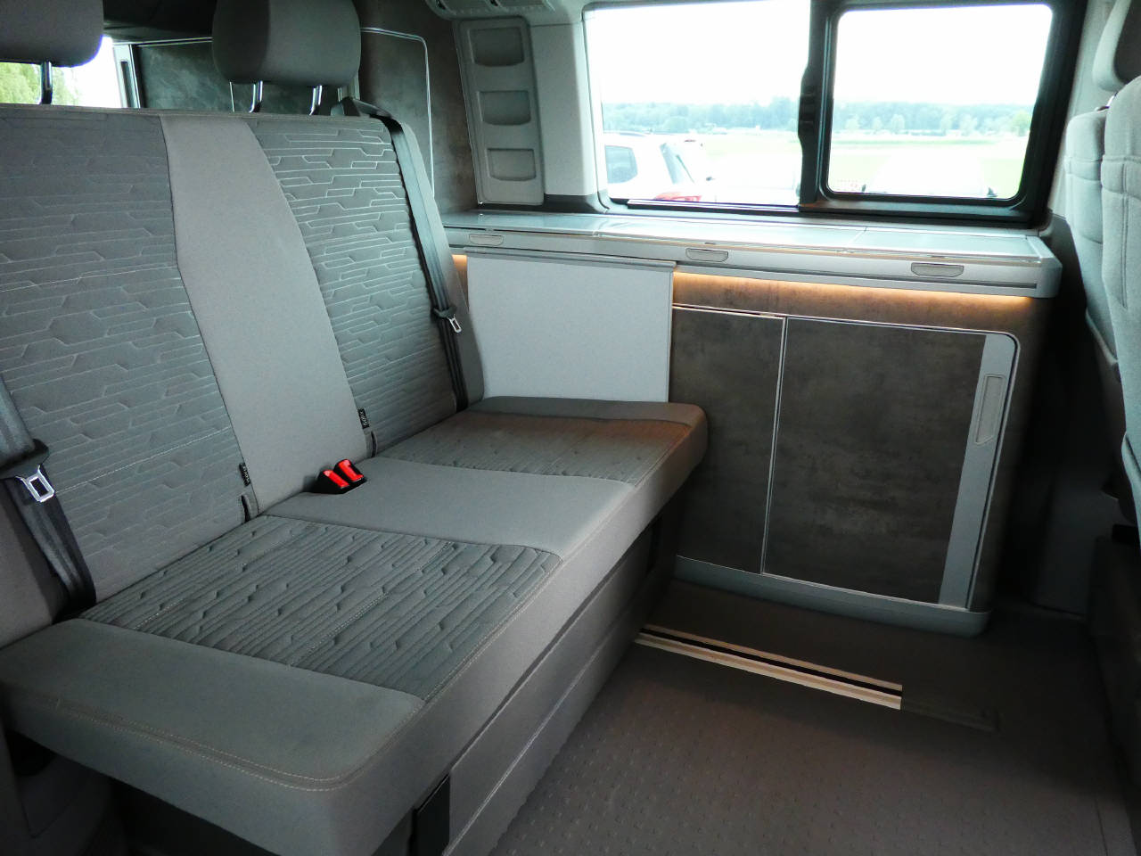 VW T6.1 California 2.0 TDI 150 Ocean Edition Liberty-image-14