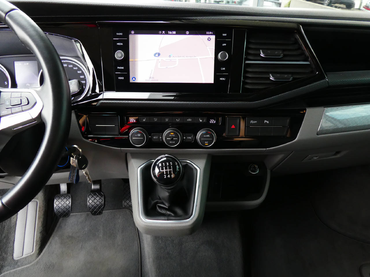 VW T6.1 California 2.0 TDI 150 Ocean Edition Liberty-image-12