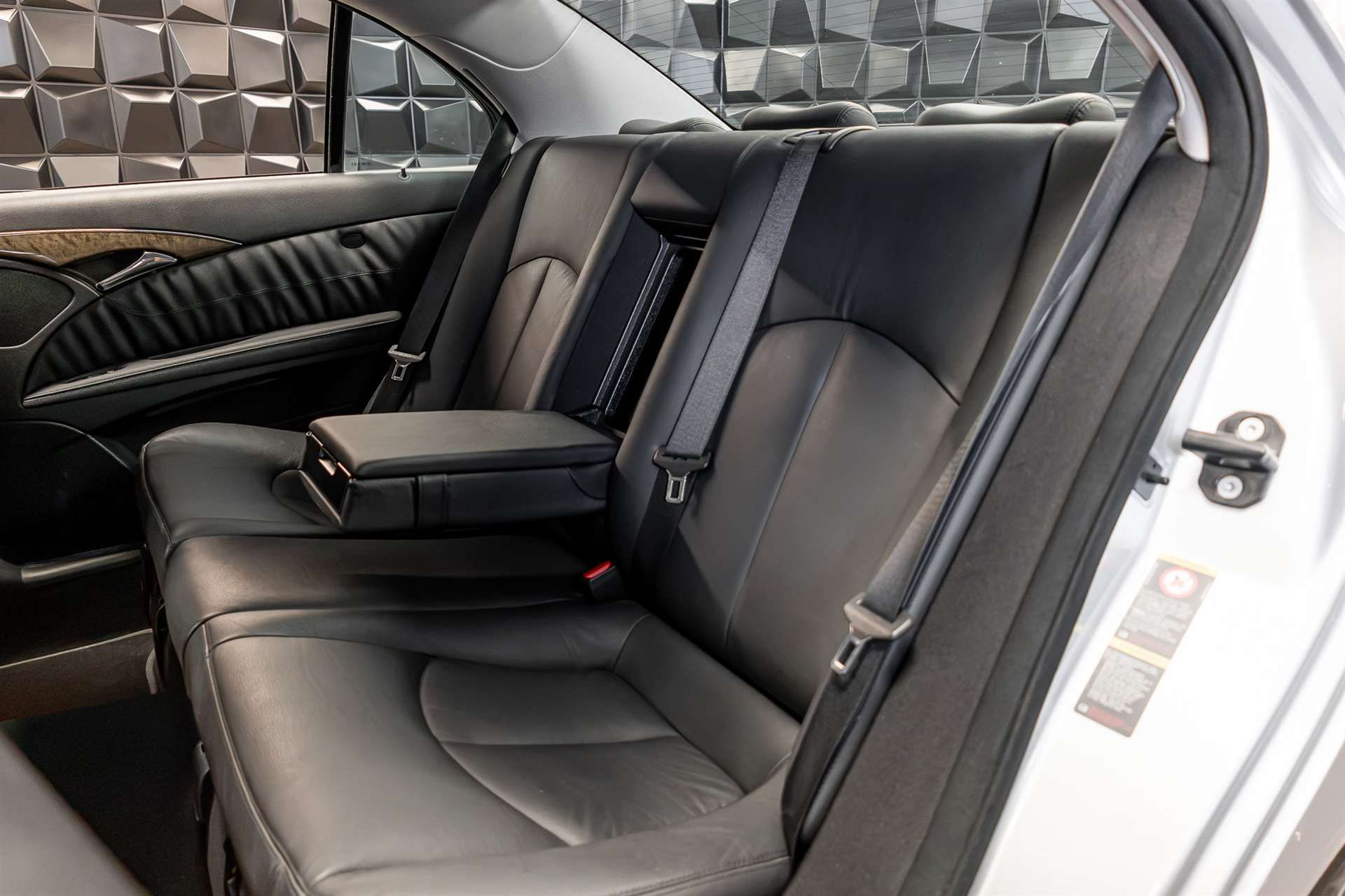 MERCEDES-BENZ E 350 CGI Avantgarde 7G-Tronic-image-25