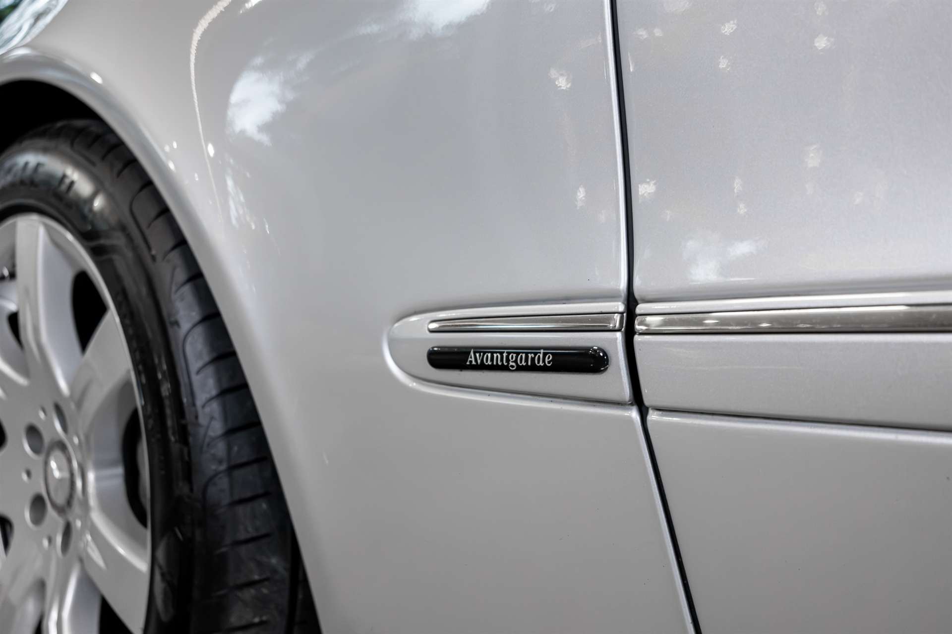 MERCEDES-BENZ E 350 CGI Avantgarde 7G-Tronic-image-31