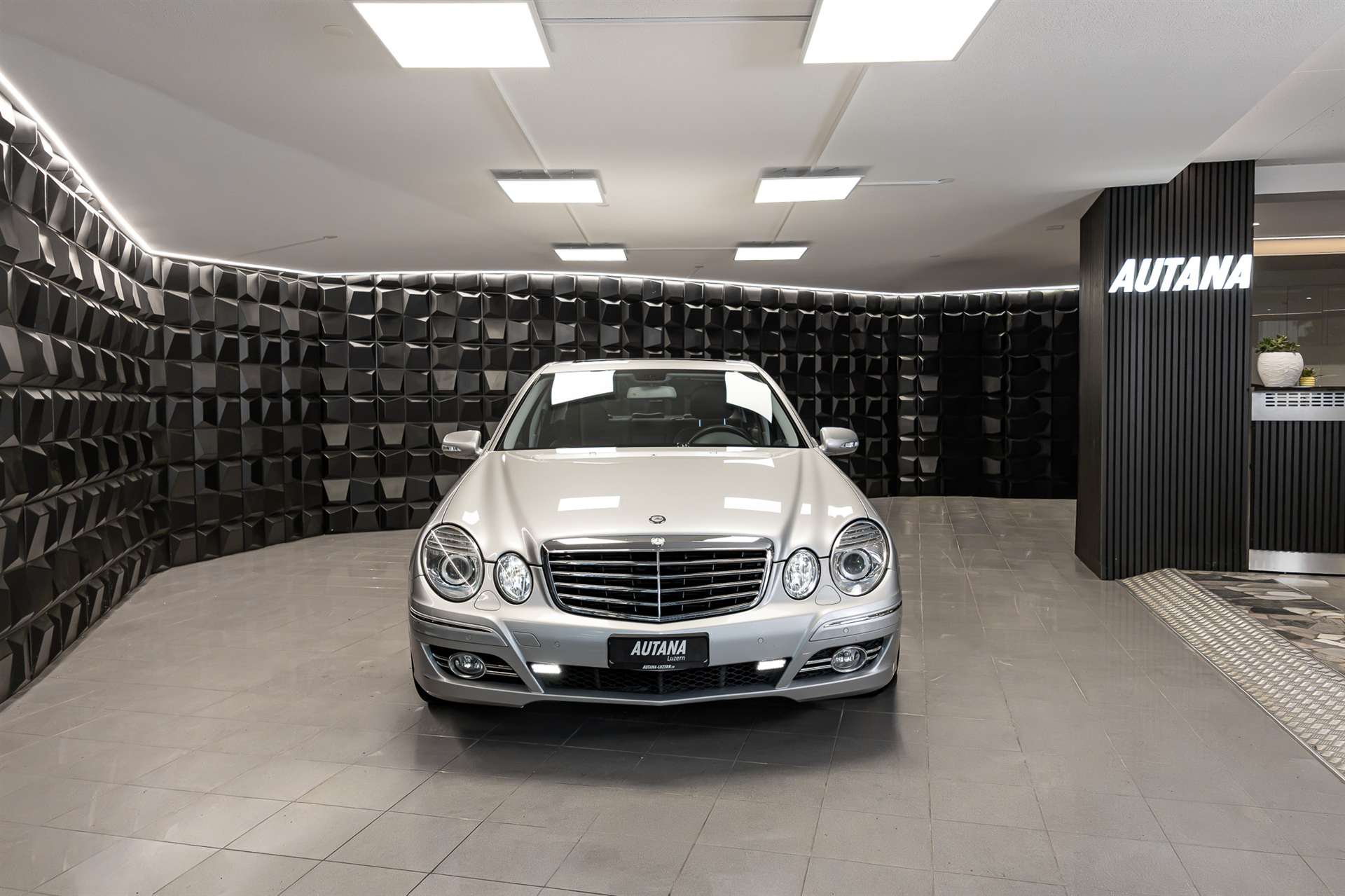 MERCEDES-BENZ E 350 CGI Avantgarde 7G-Tronic-showroom-element-3